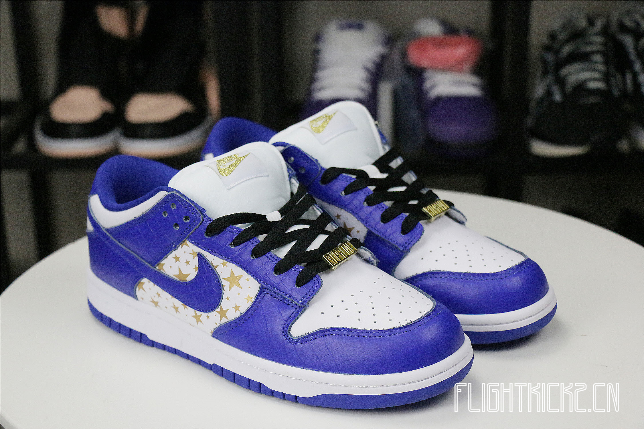 Nike SB Dunk Low Supreme Hyper Royal