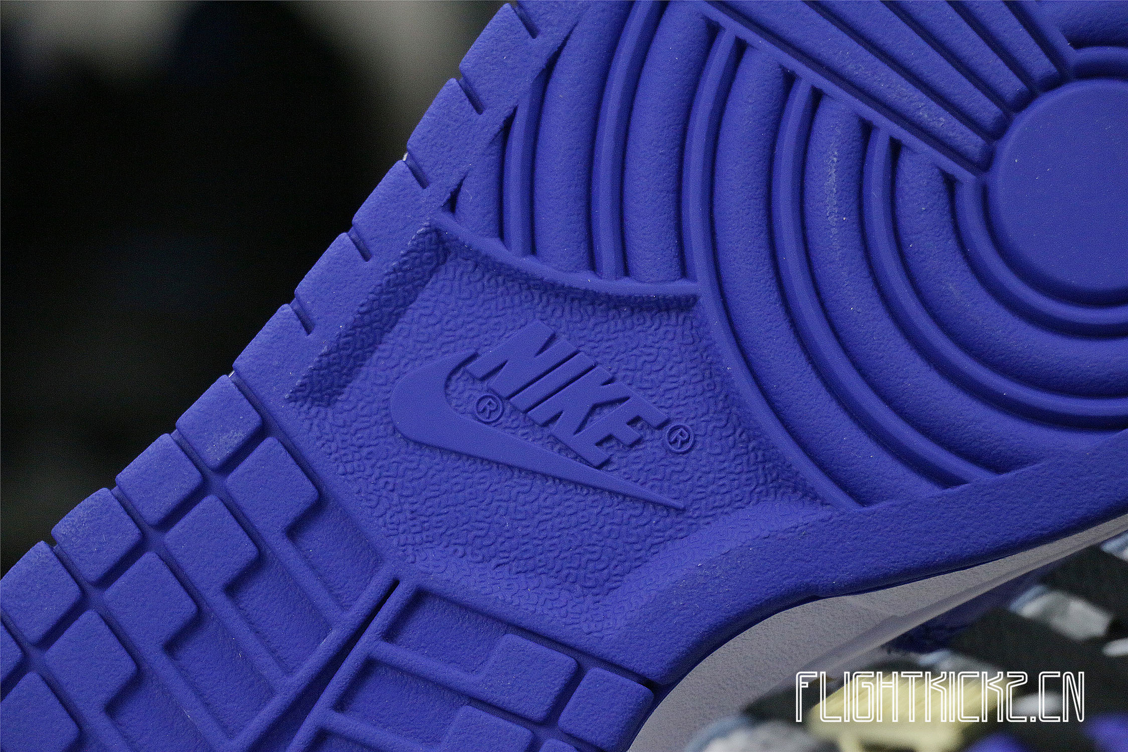 Nike SB Dunk Low Supreme Hyper Royal