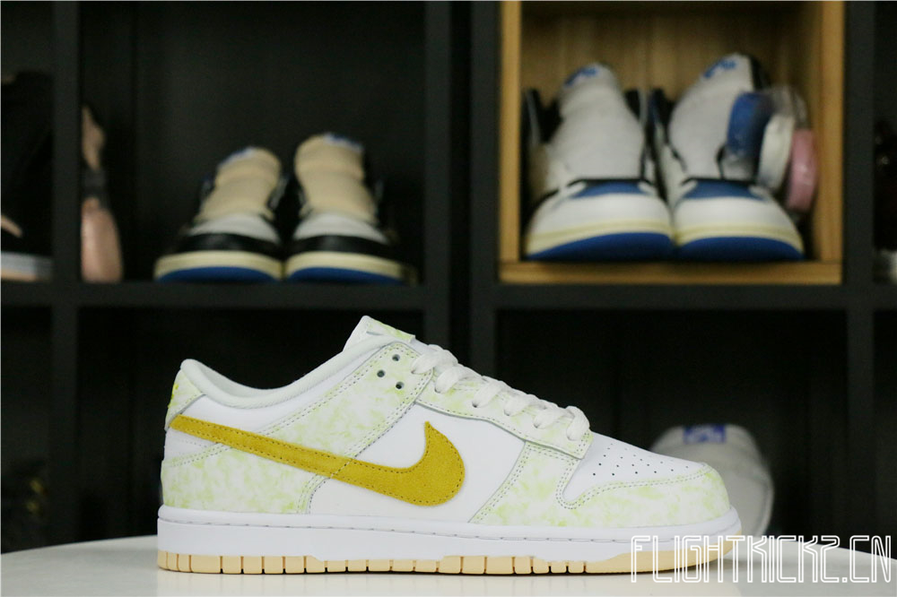 Nike Dunk Low Yellow Strike (W)