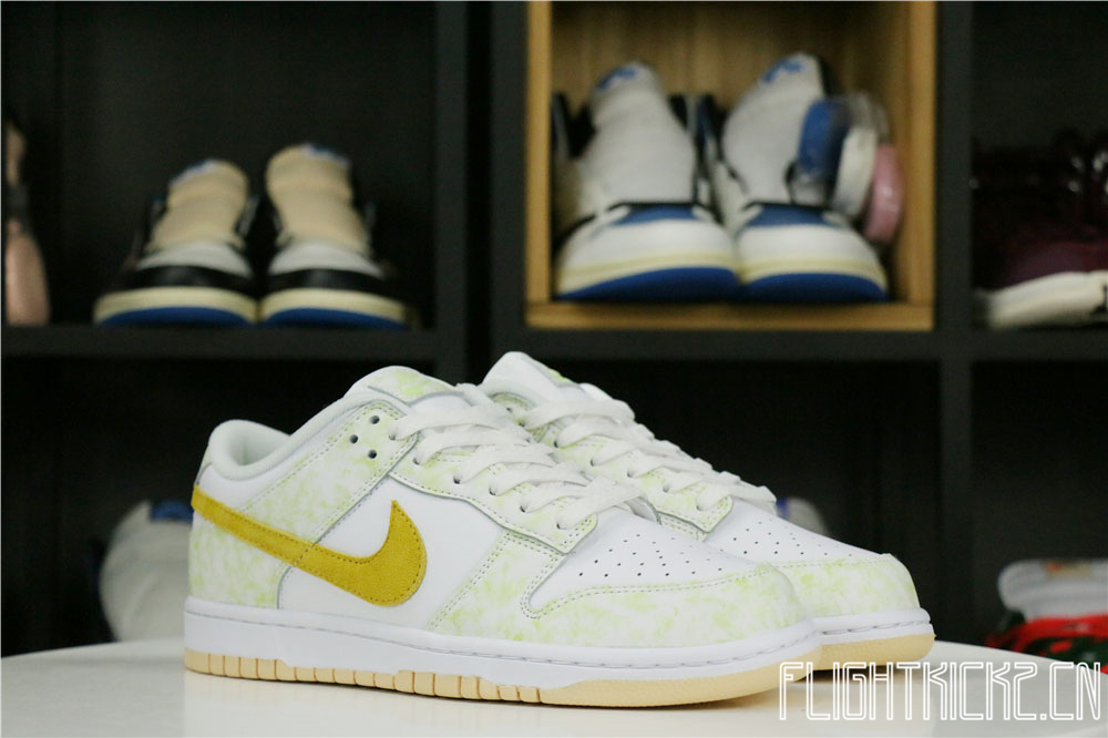 Nike Dunk Low Yellow Strike (W)