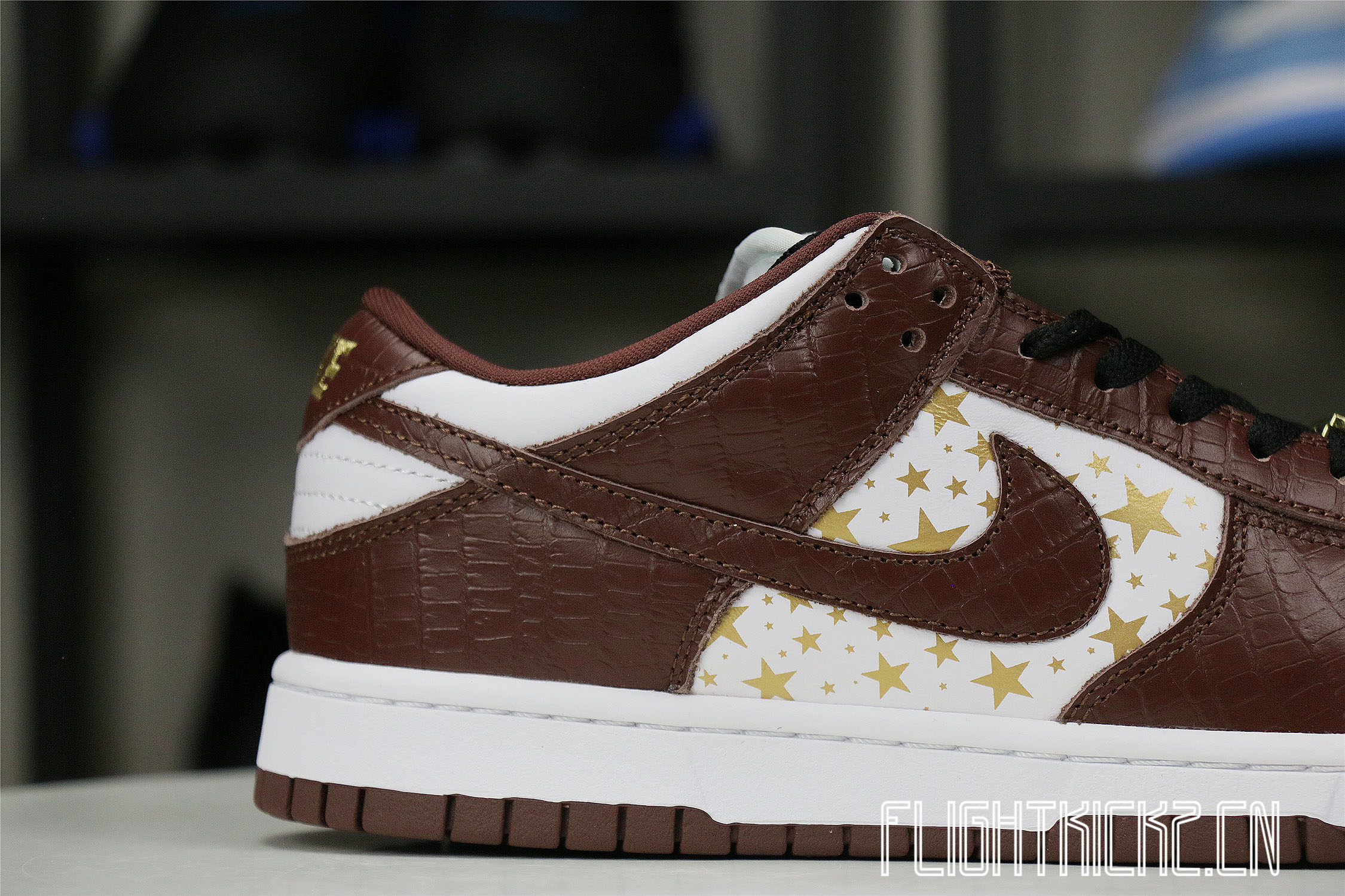Nike SB Dunk Low Supreme Barkroot Brown