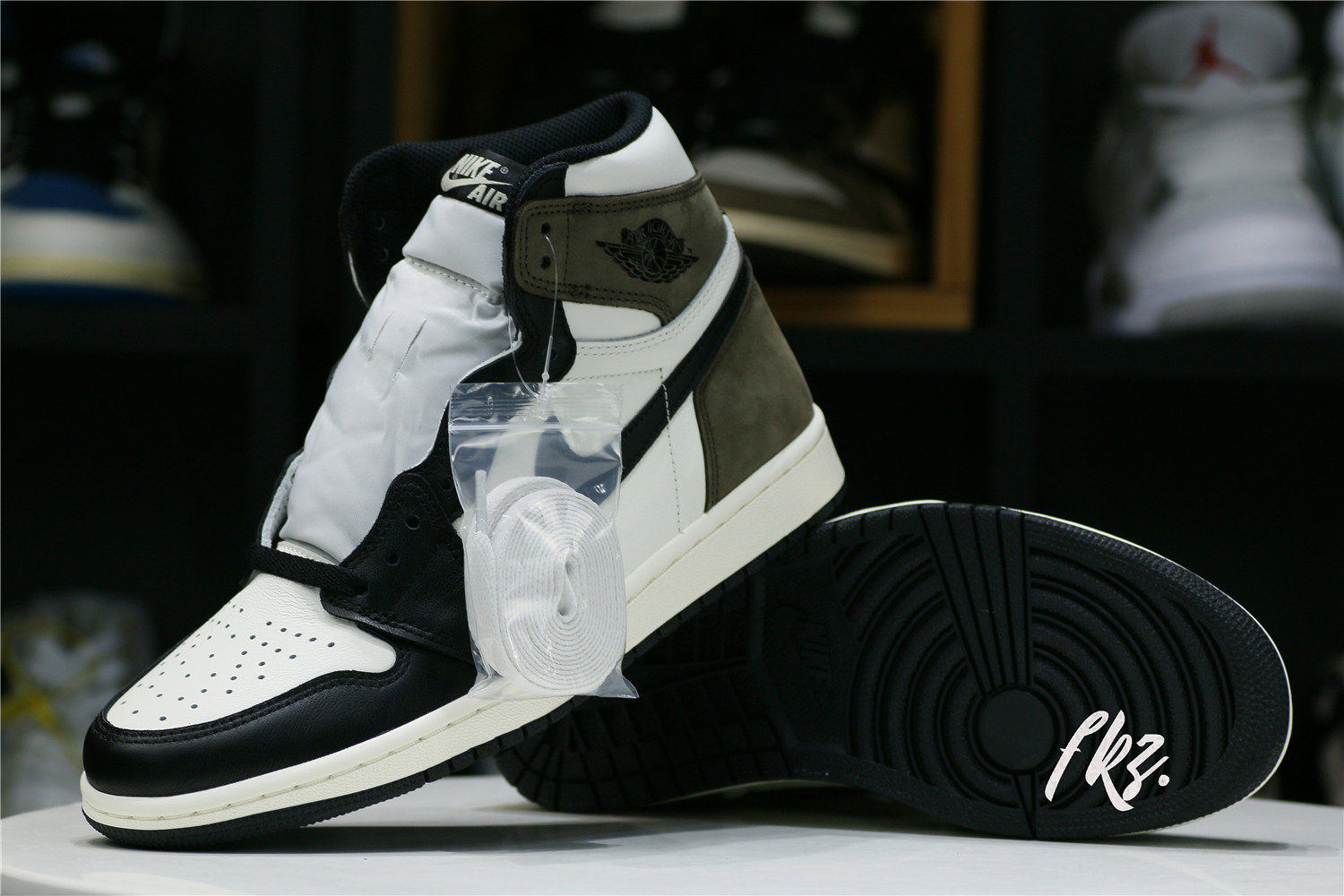 Jordan 1 Retro High Dark Mocha 2020 (LN5 A1 Batch)