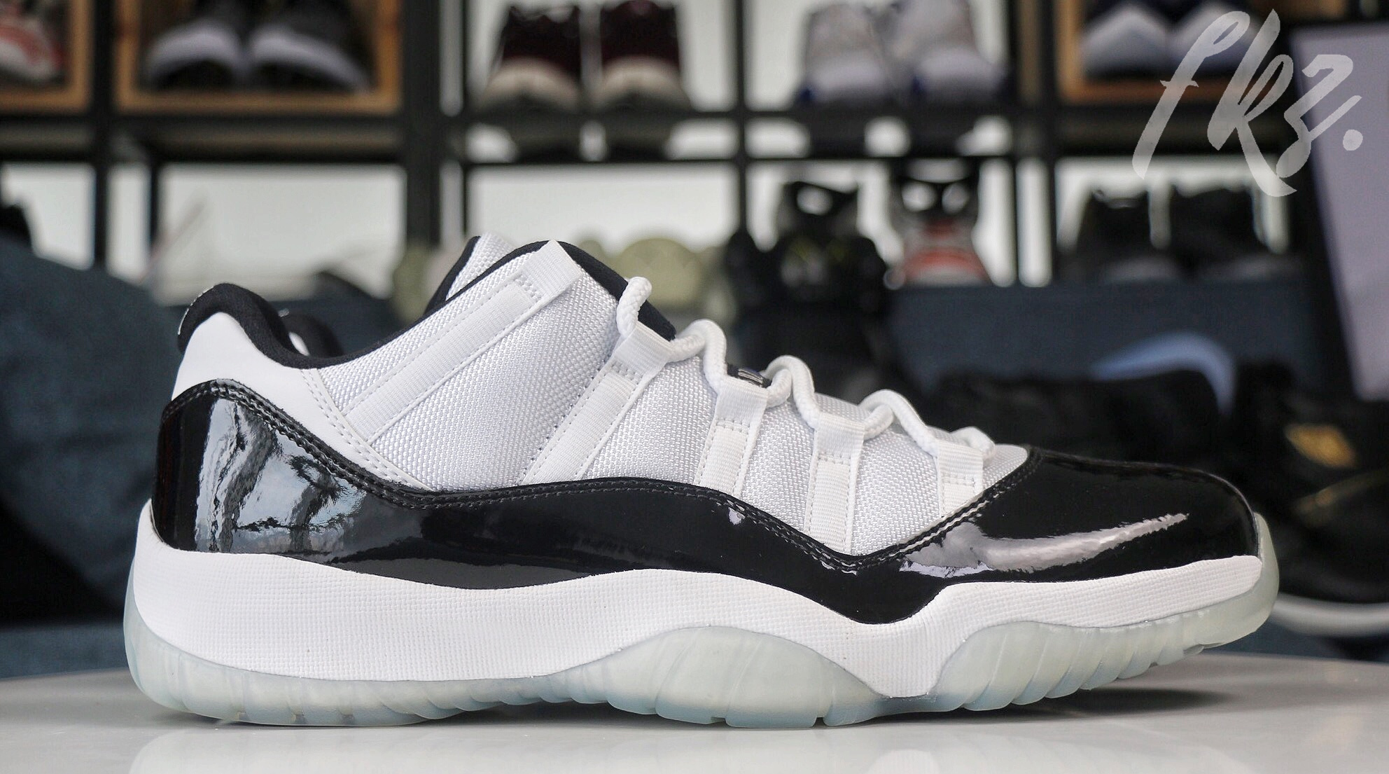 Air Jordan 11 Retro Low Concord
