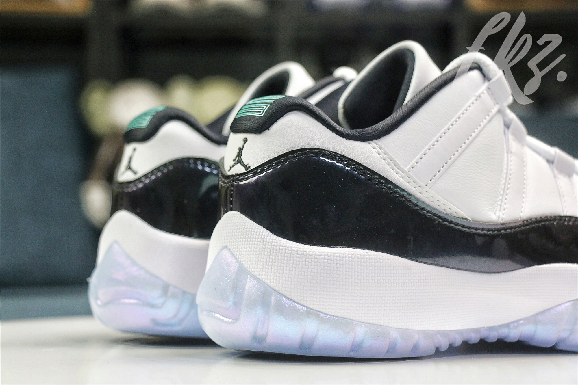 Air Jordan 11 Retro Low Emerald/Easter