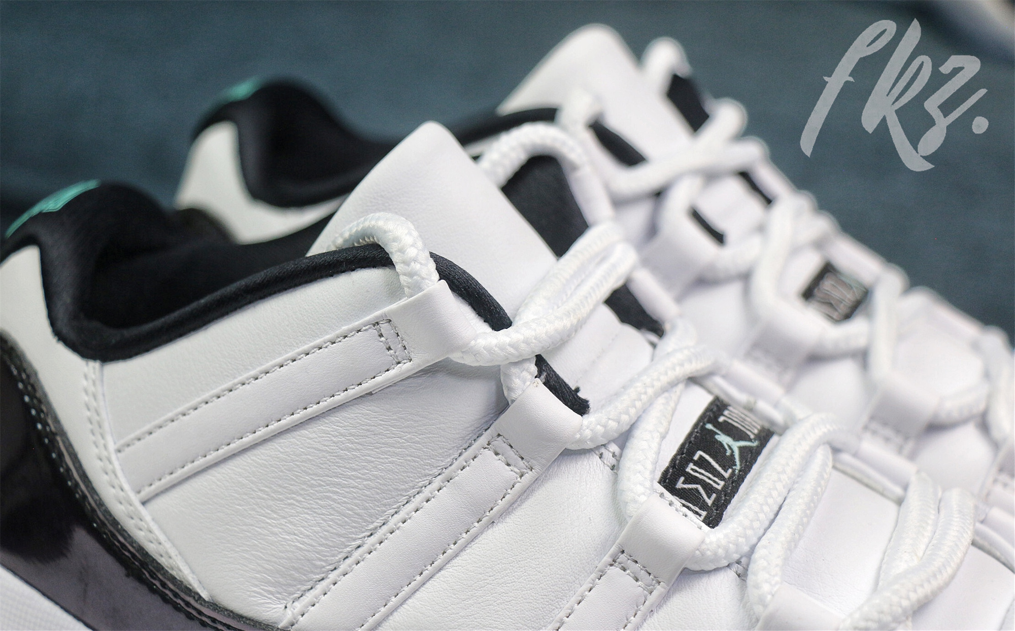 Air Jordan 11 Retro Low Emerald/Easter