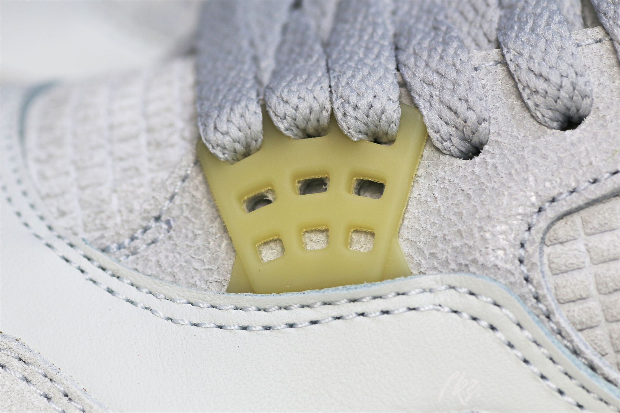 Air Jordan 4 Retro SE Craft Photon Dust
