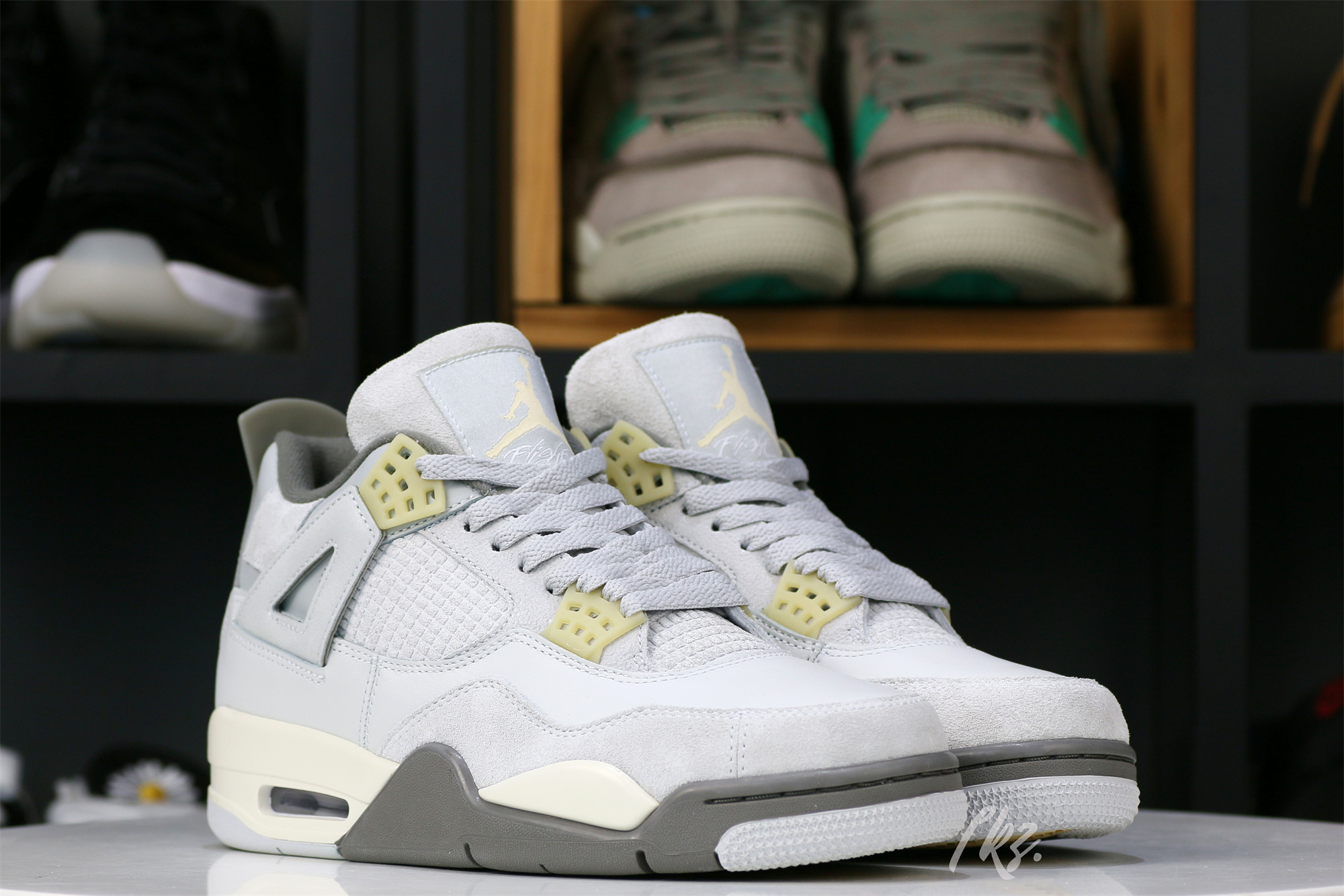 Air Jordan 4 Retro SE Craft Photon Dust
