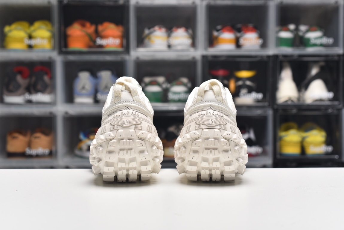 Balenciag* Defender Beige