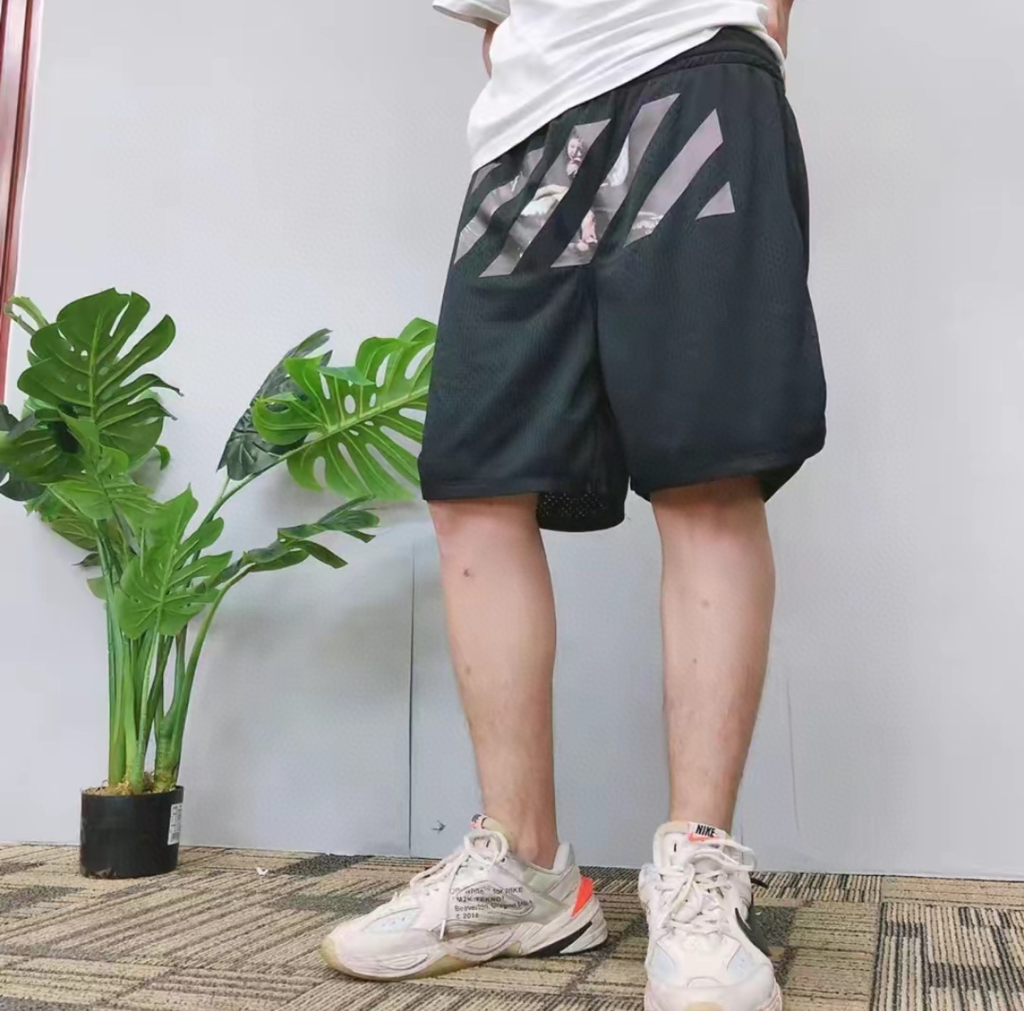 OW logo twill printed shorts