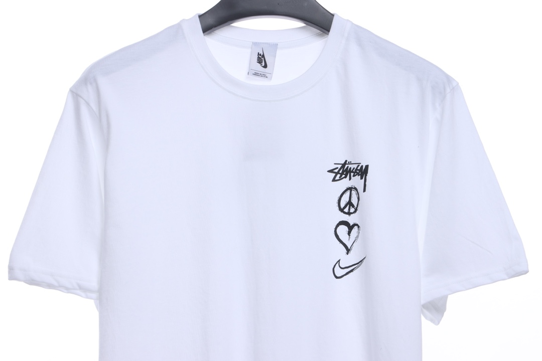Nike Stuart co-signed the Love letter pattern short sleeves