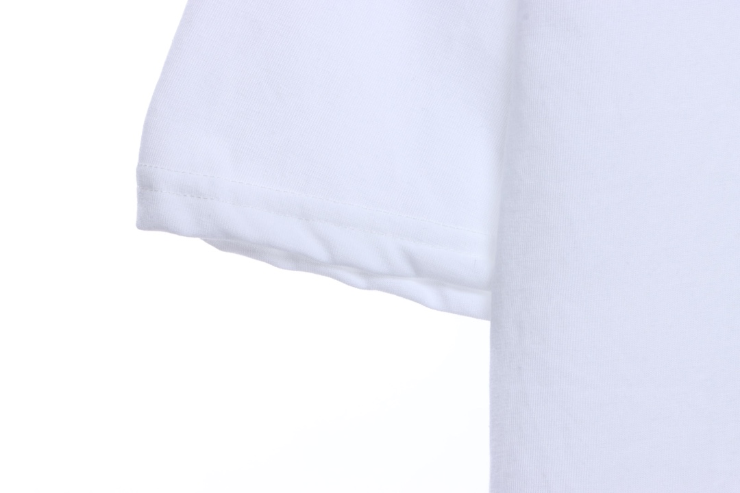 Nike Stuart co-signed the Love letter pattern short sleeves