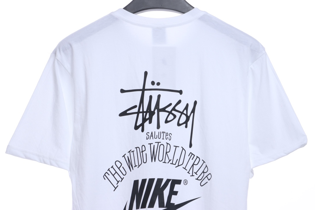 Nike Stuart co-signed the classic letter pattern short sleeves