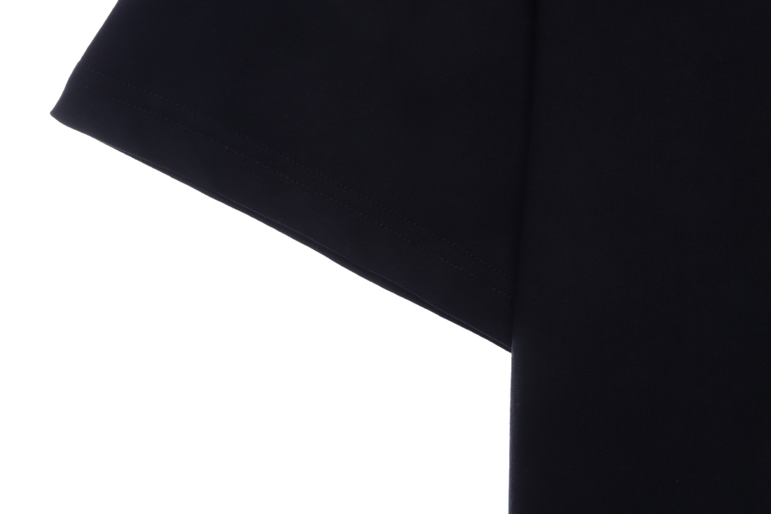 OW Acrylic Arrow Print Short Sleeve