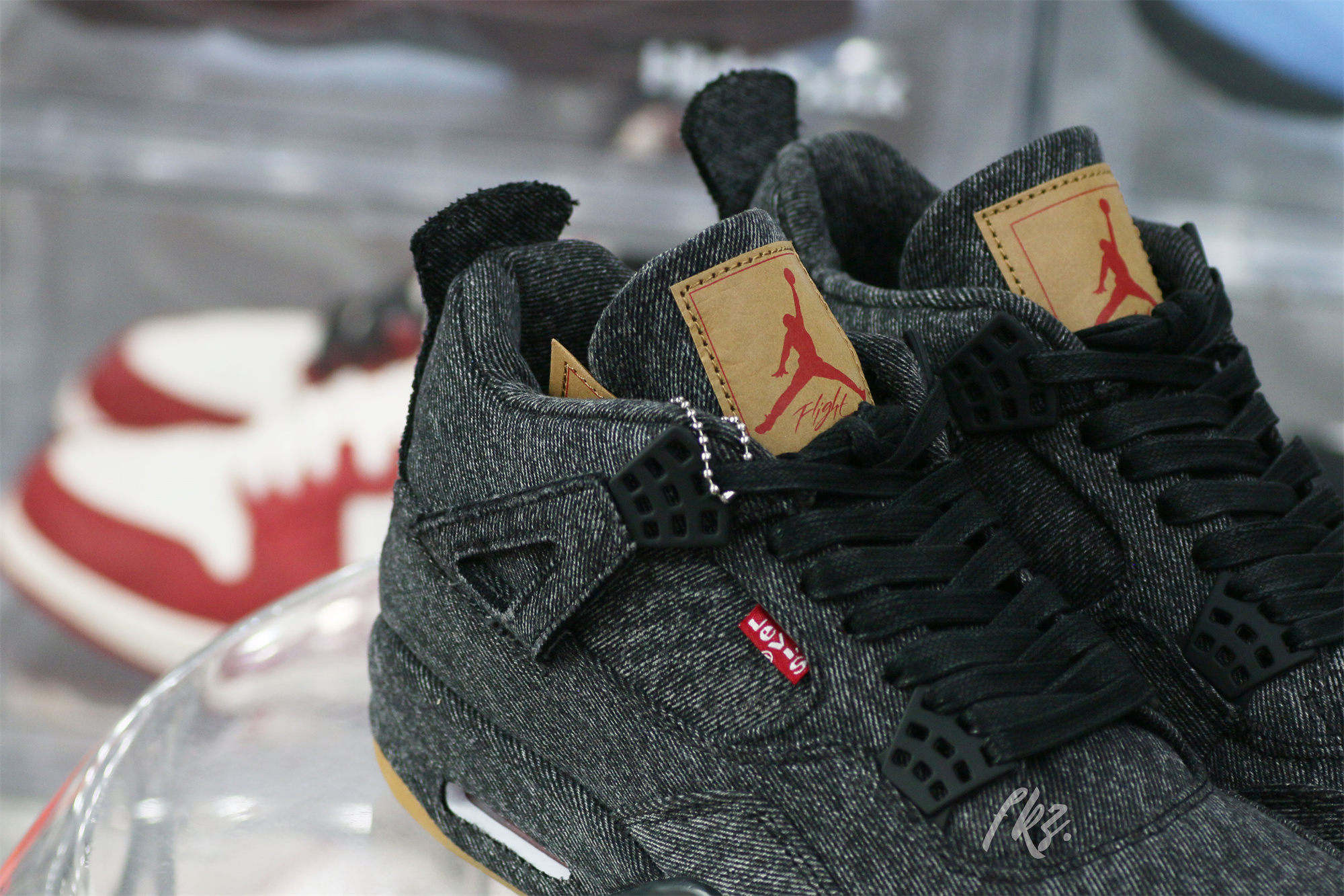 Air Jordan 4 Retro Levi’s Black (Levi’s Tag)