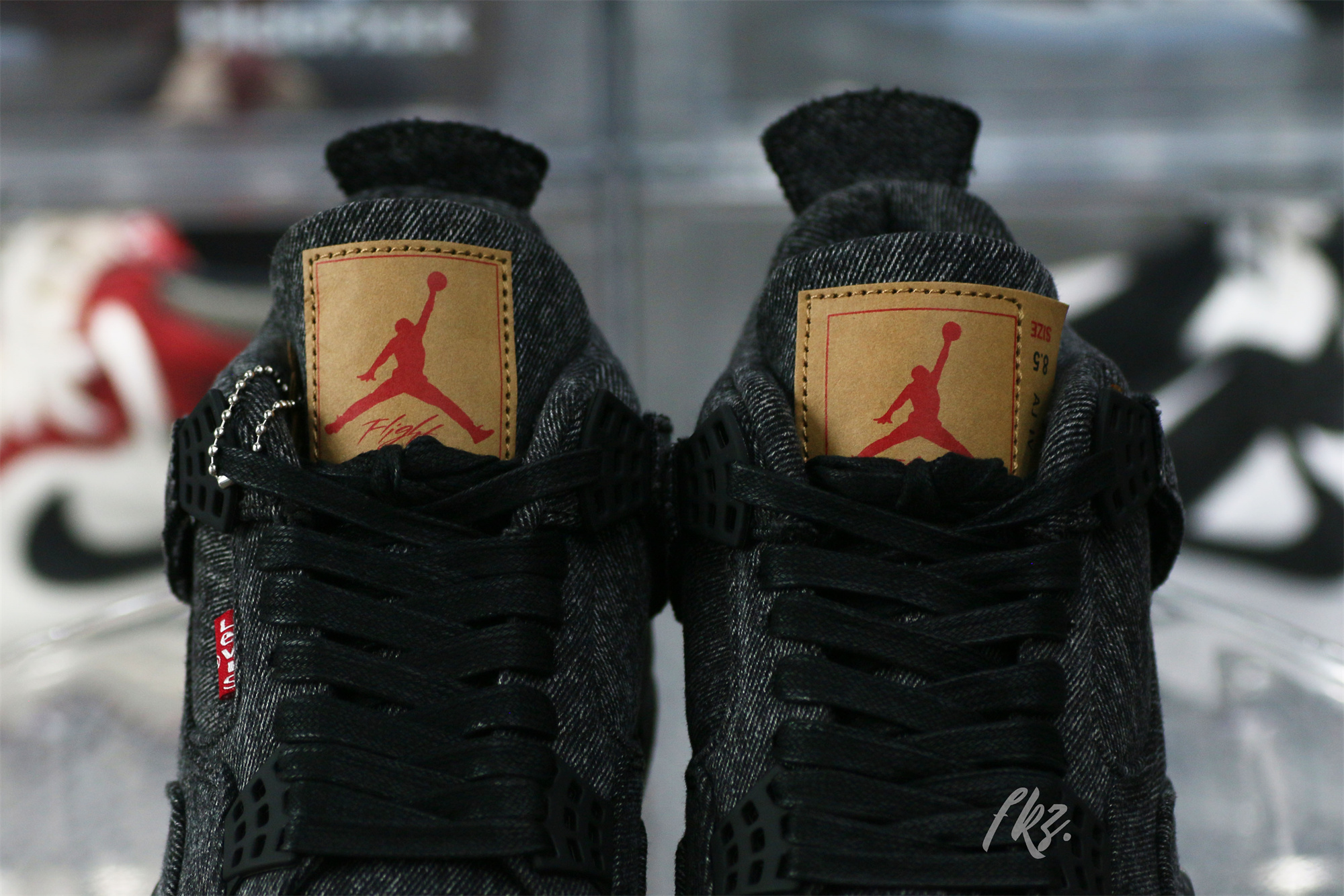 Air Jordan 4 Retro Levi’s Black (Levi’s Tag)