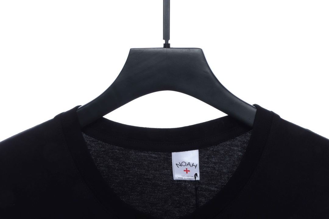NOAH cross print letter short sleeve