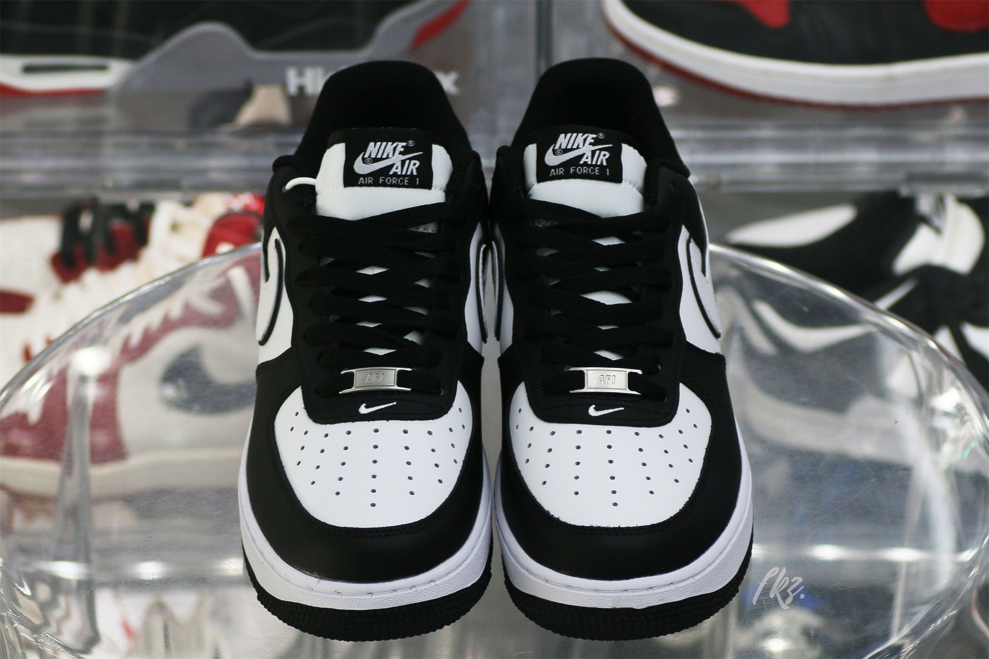 Nike Air Force 1 ’07 Low White Swoosh Panda