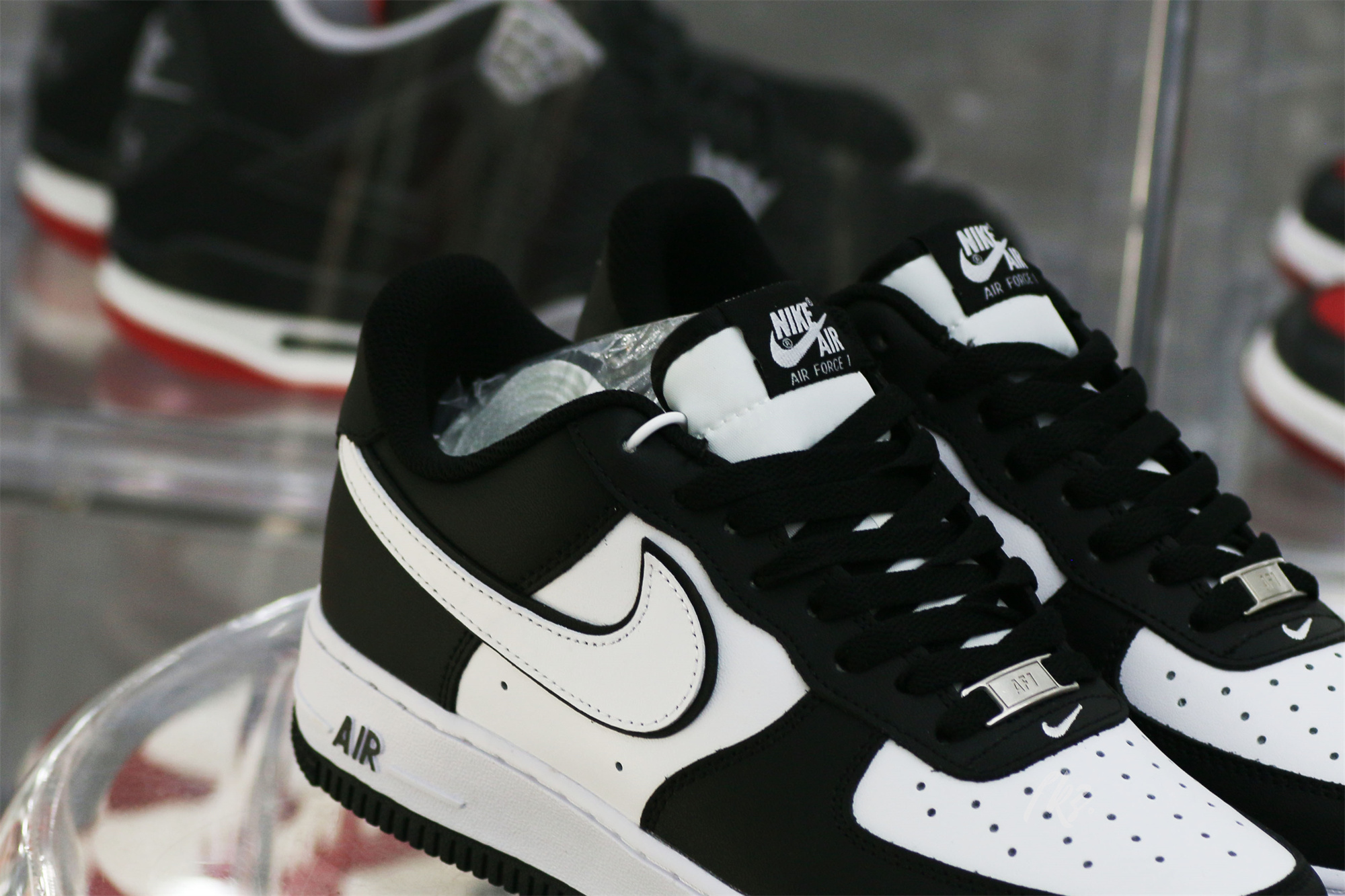 Nike Air Force 1 ’07 Low White Swoosh Panda