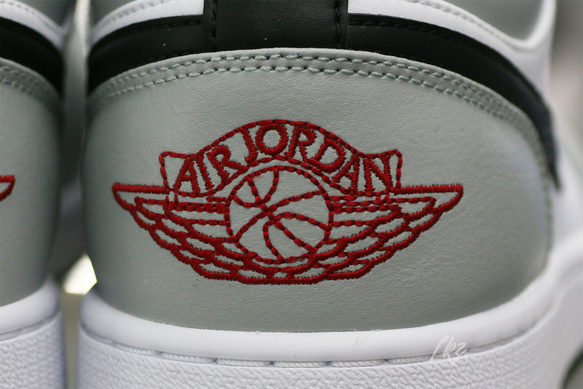 Air Jordan 1 Low Light Smoke Grey