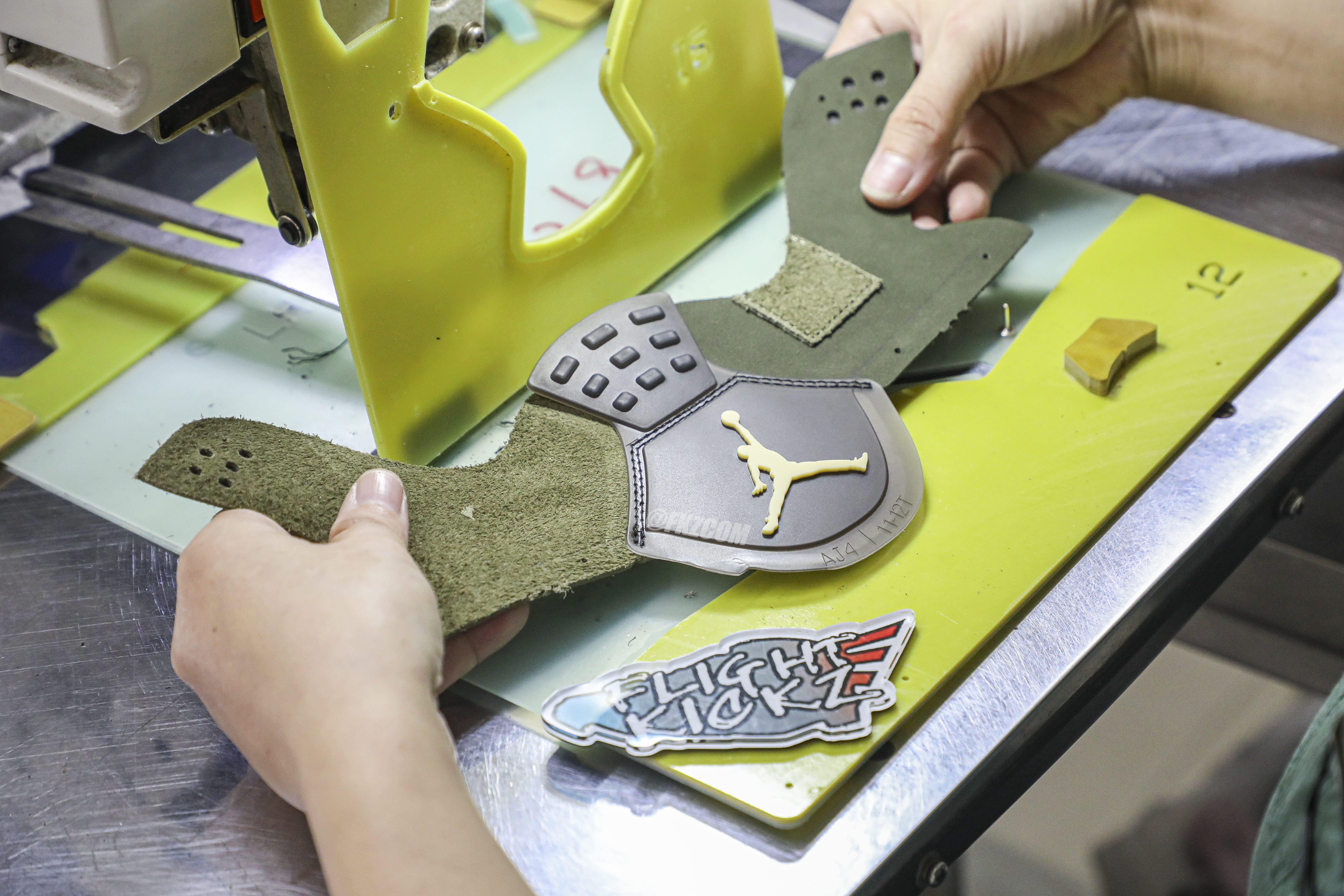 Air Jordan 4 Retro SE Craft Medium Olive (LN5 A1)