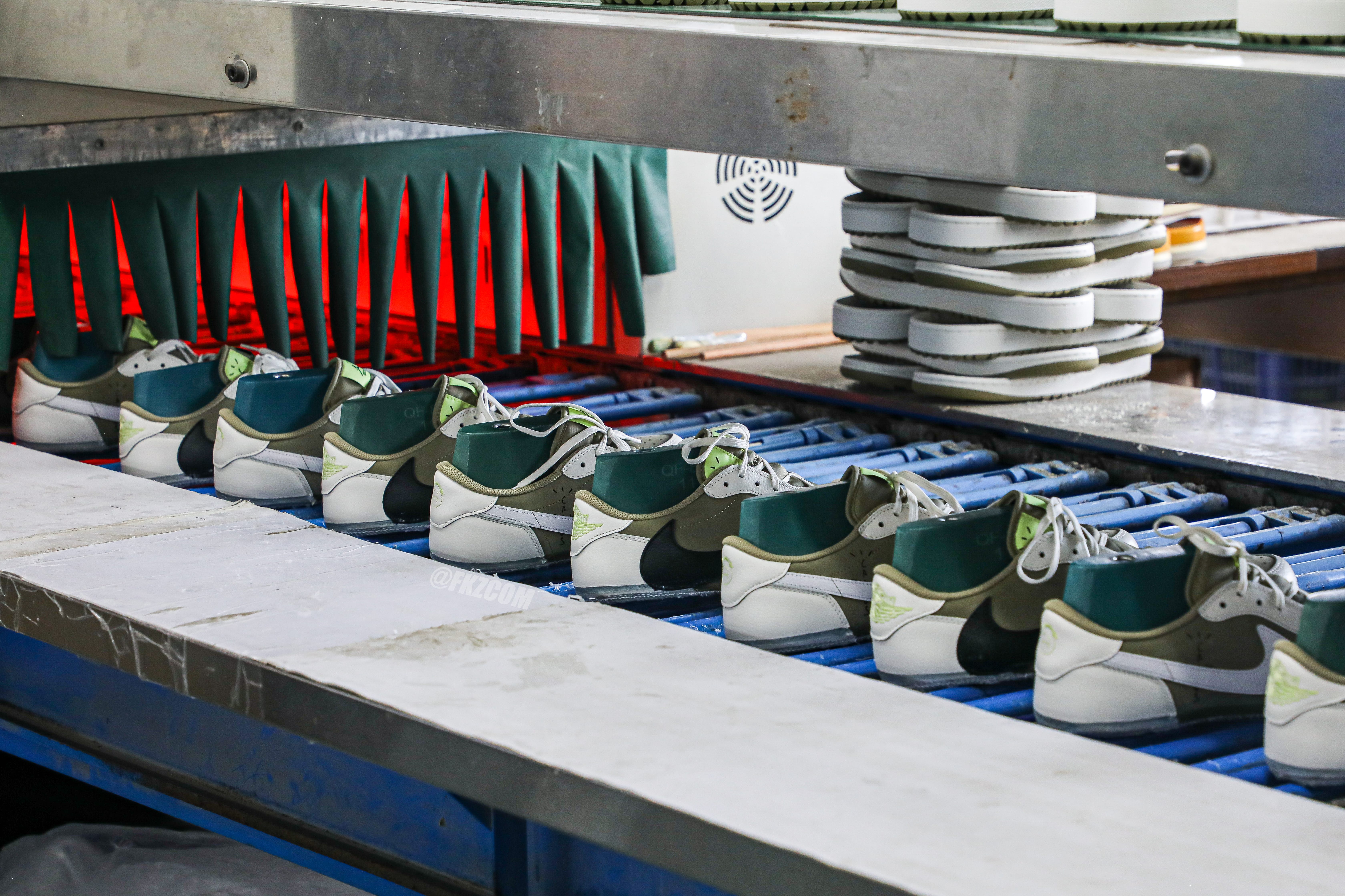 Travis Scott x Air Jordan 1 Low Golf Neutral Olive (LN5 A1)