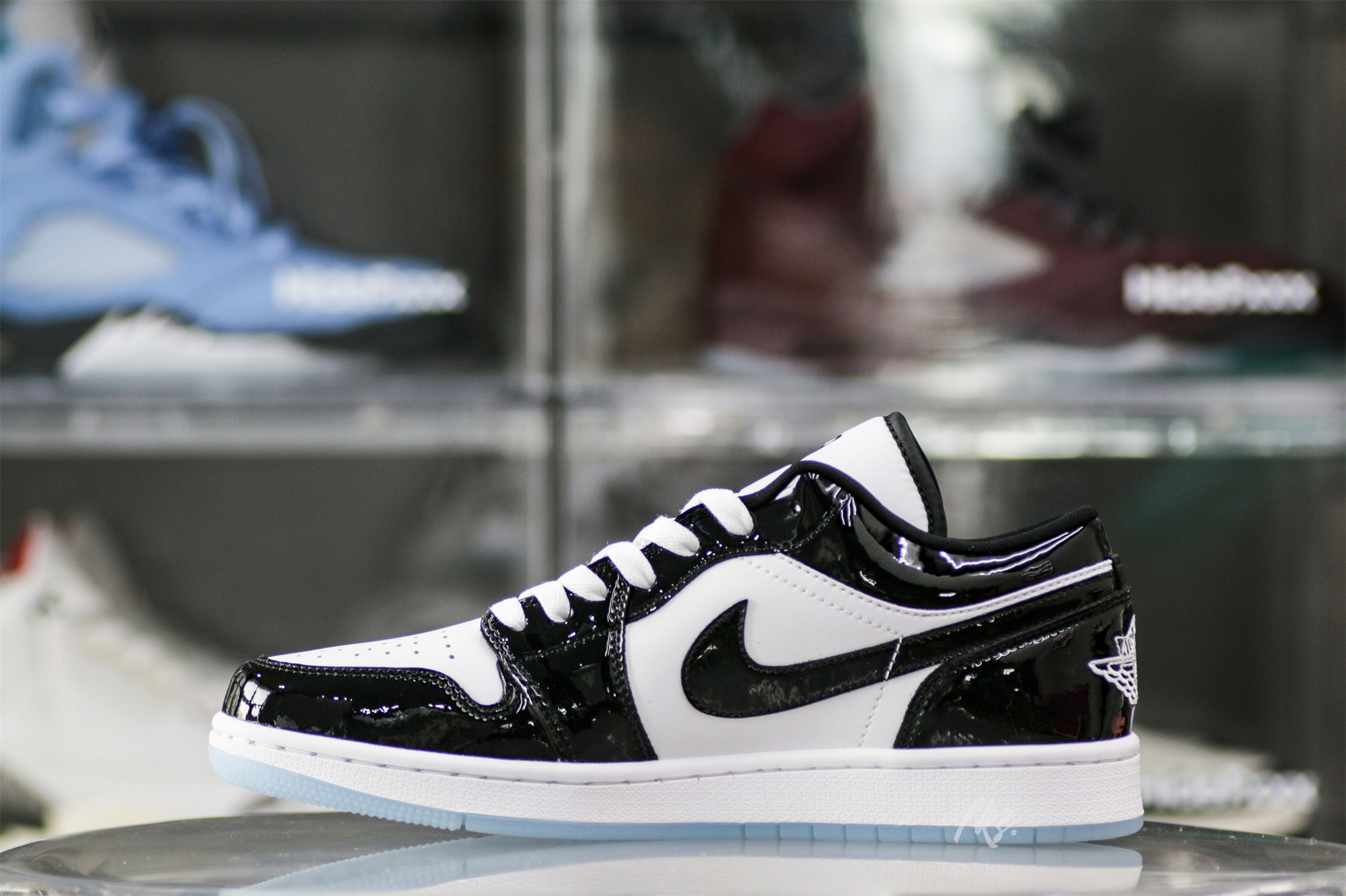 Air Jordan 1 Low SE Concord 2023