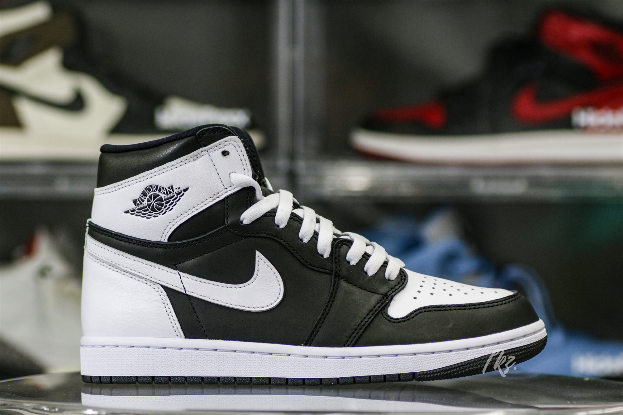 Air Jordan 1 Retro High OG Black White 2024