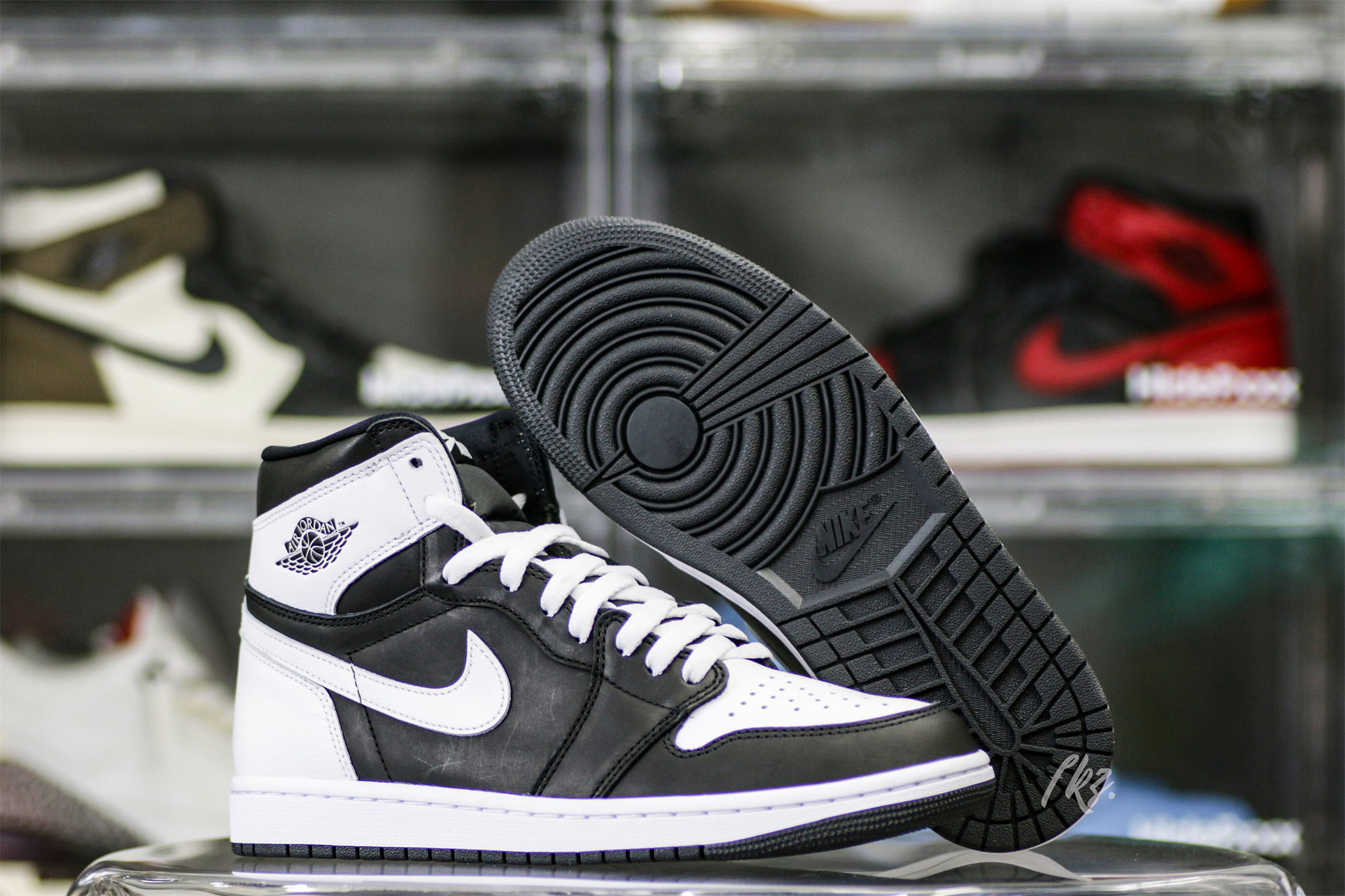 Air Jordan 1 Retro High OG Black White 2024