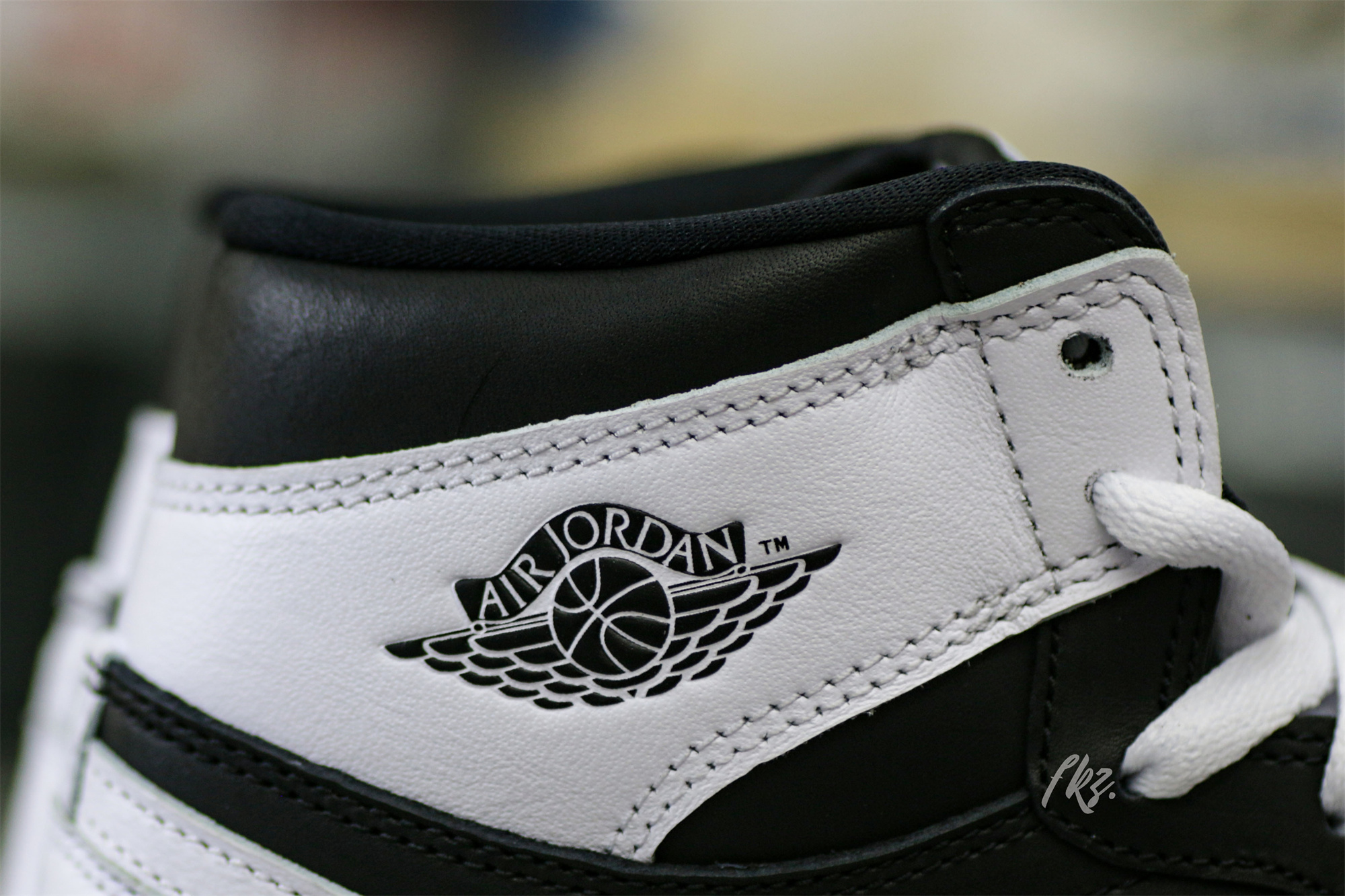 Air Jordan 1 Retro High OG Black White 2024