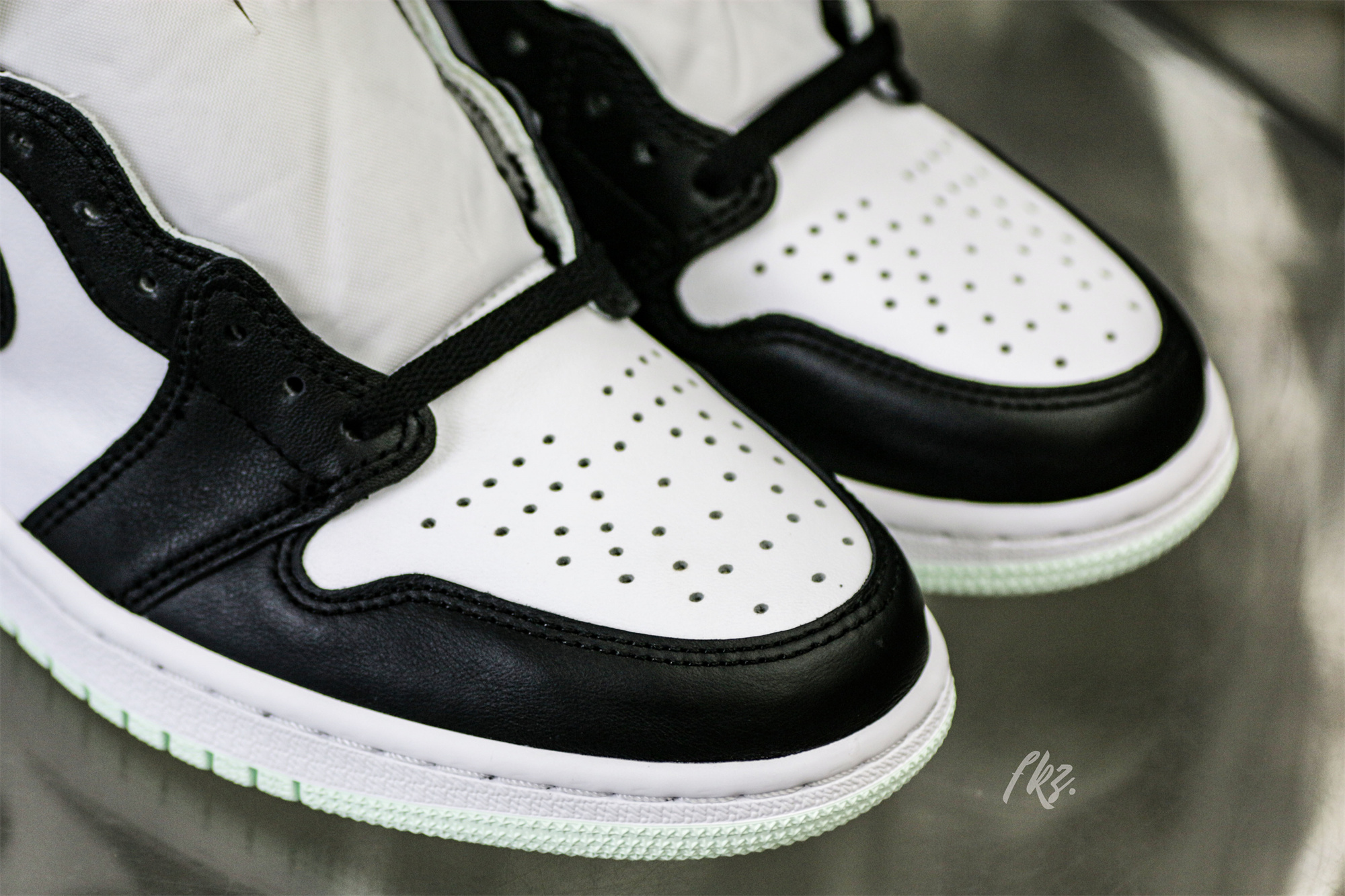 Air Jordan 1 Retro High OG NRG Igloo