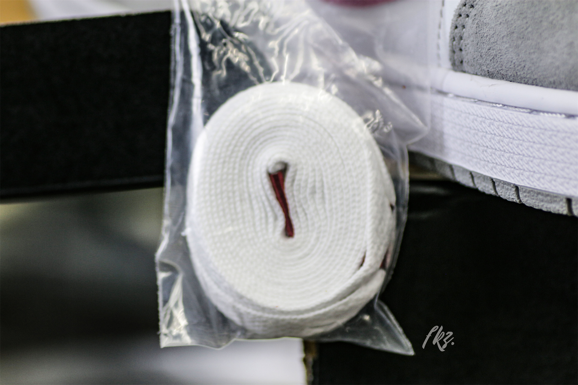 Air Jordan 1 Low SE Light Smoke Grey Gym Red