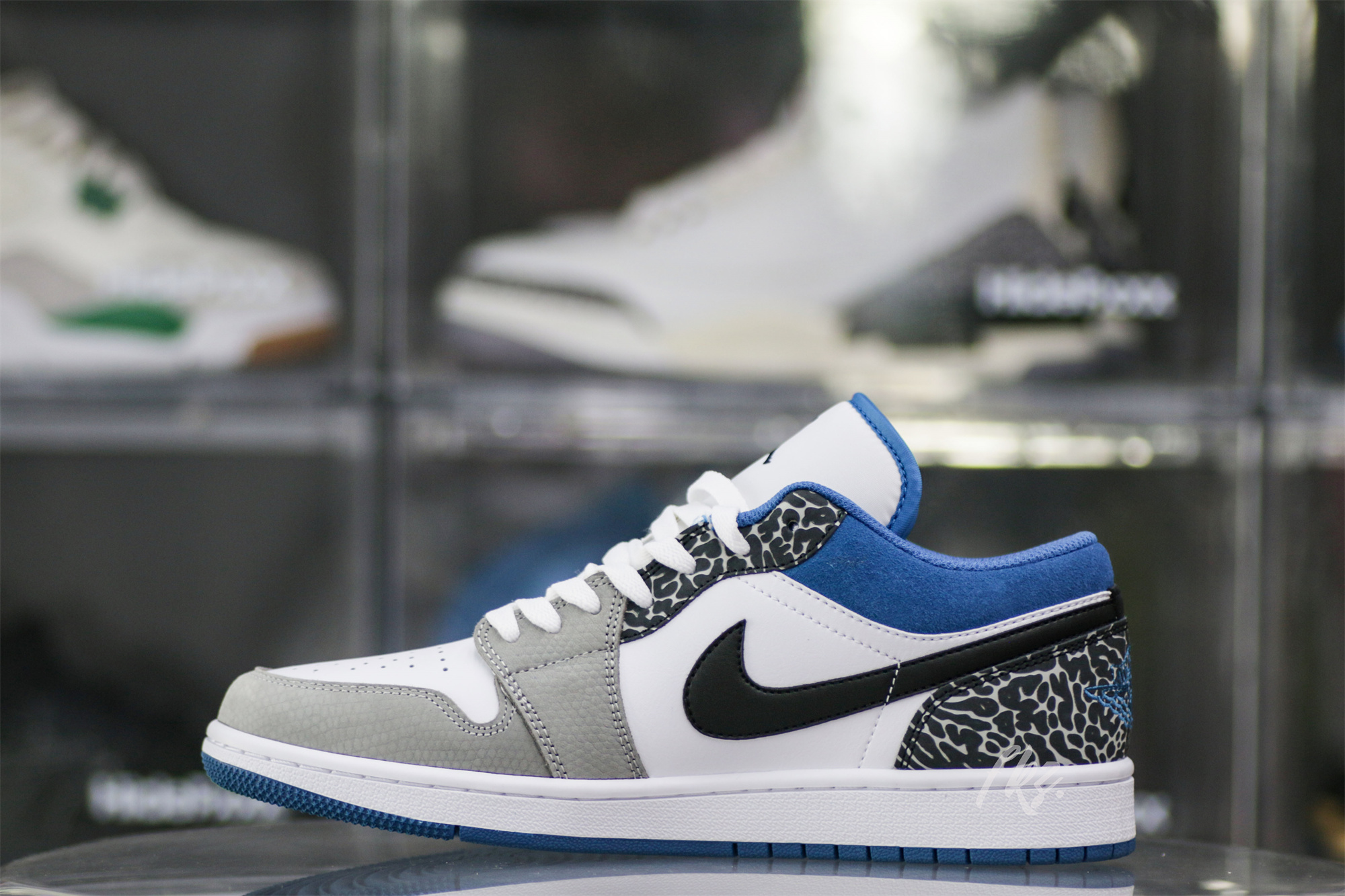 Air Jordan 1 Low SE True Blue
