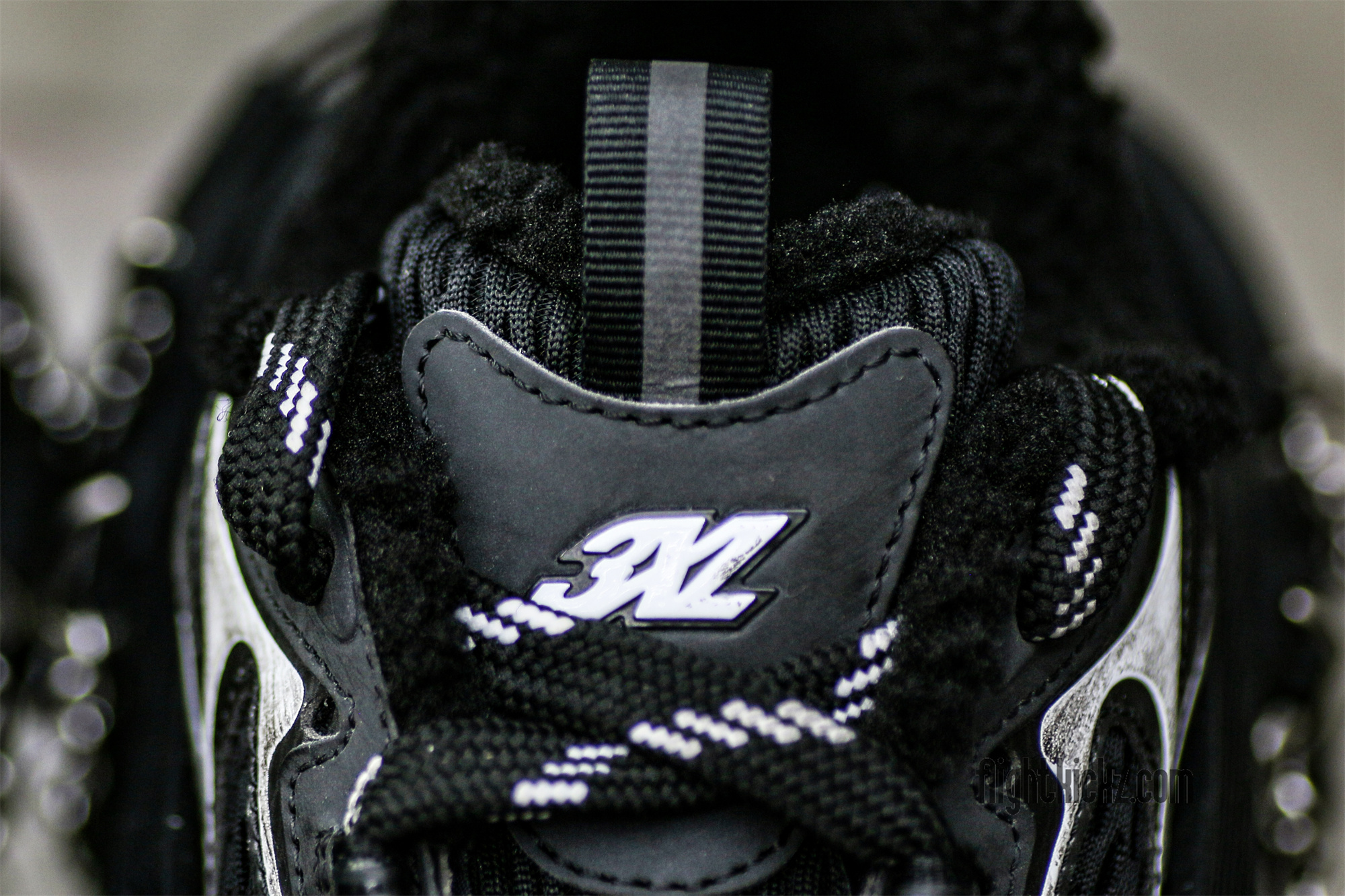 B@lenciag* 3XL Ski Sneaker in Black and white (Removable footwear chains)