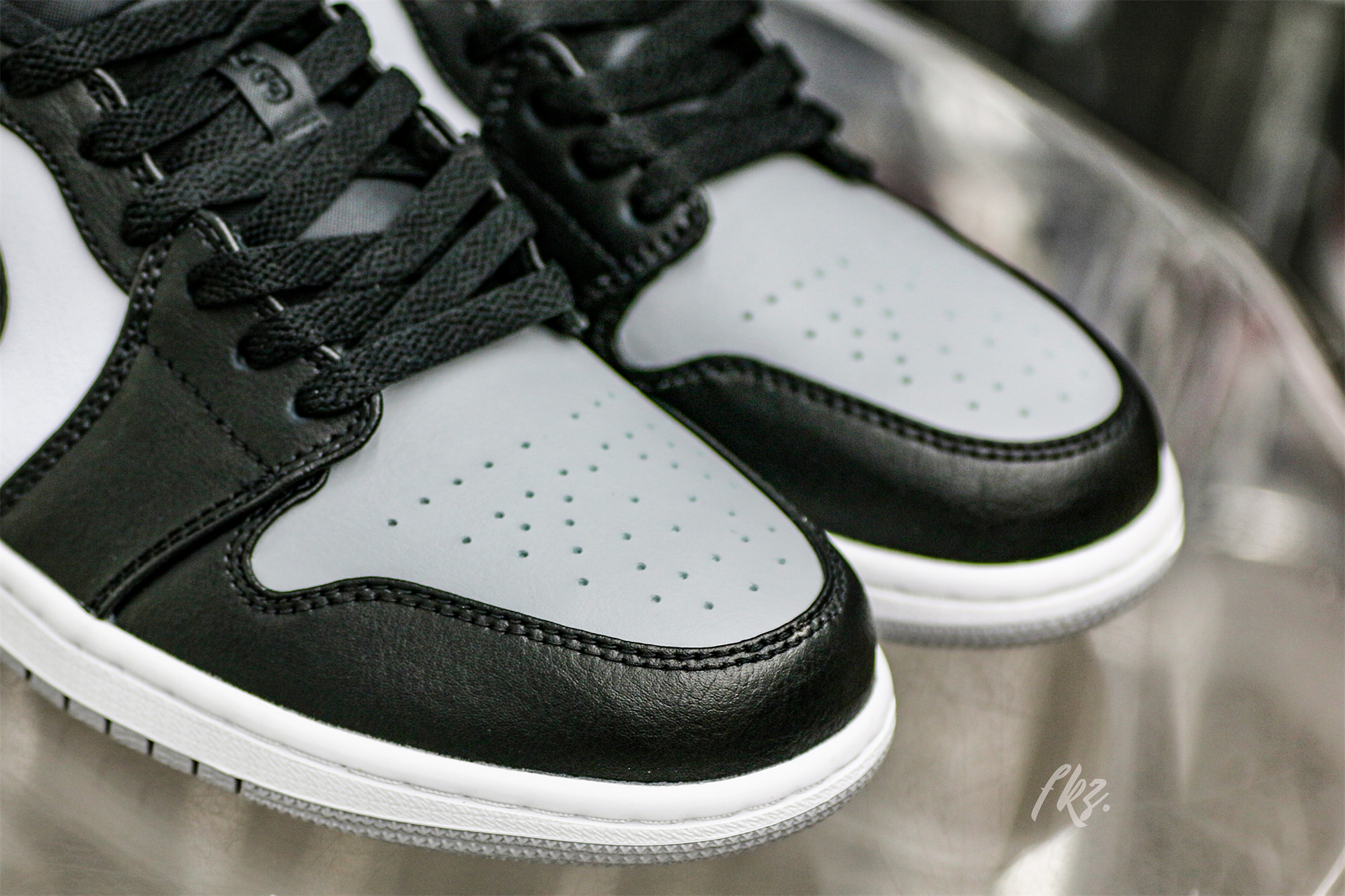 Air Jordan 1 Low Shadow Toe