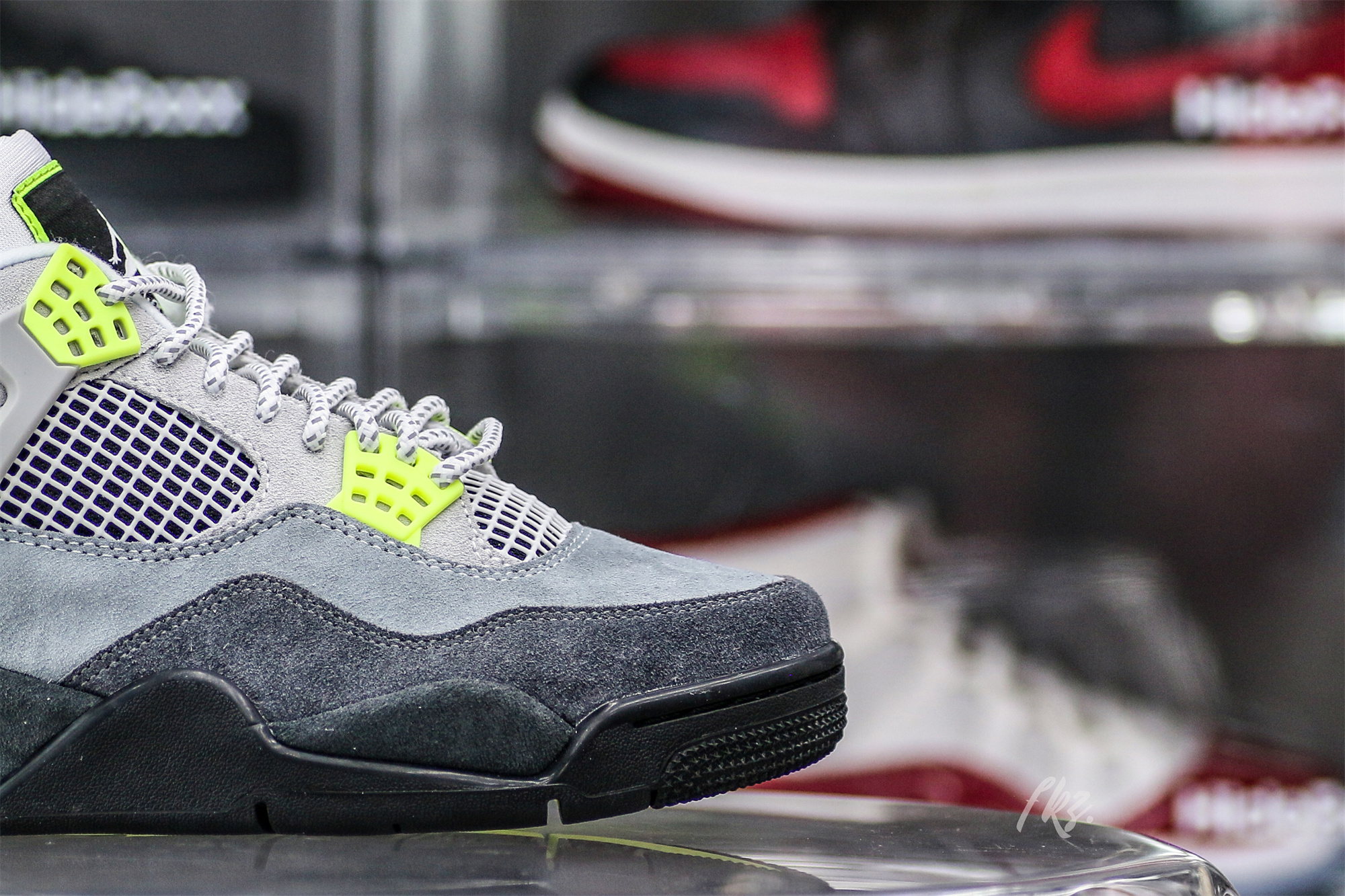 Air Jordan 4 Retro SE Neon