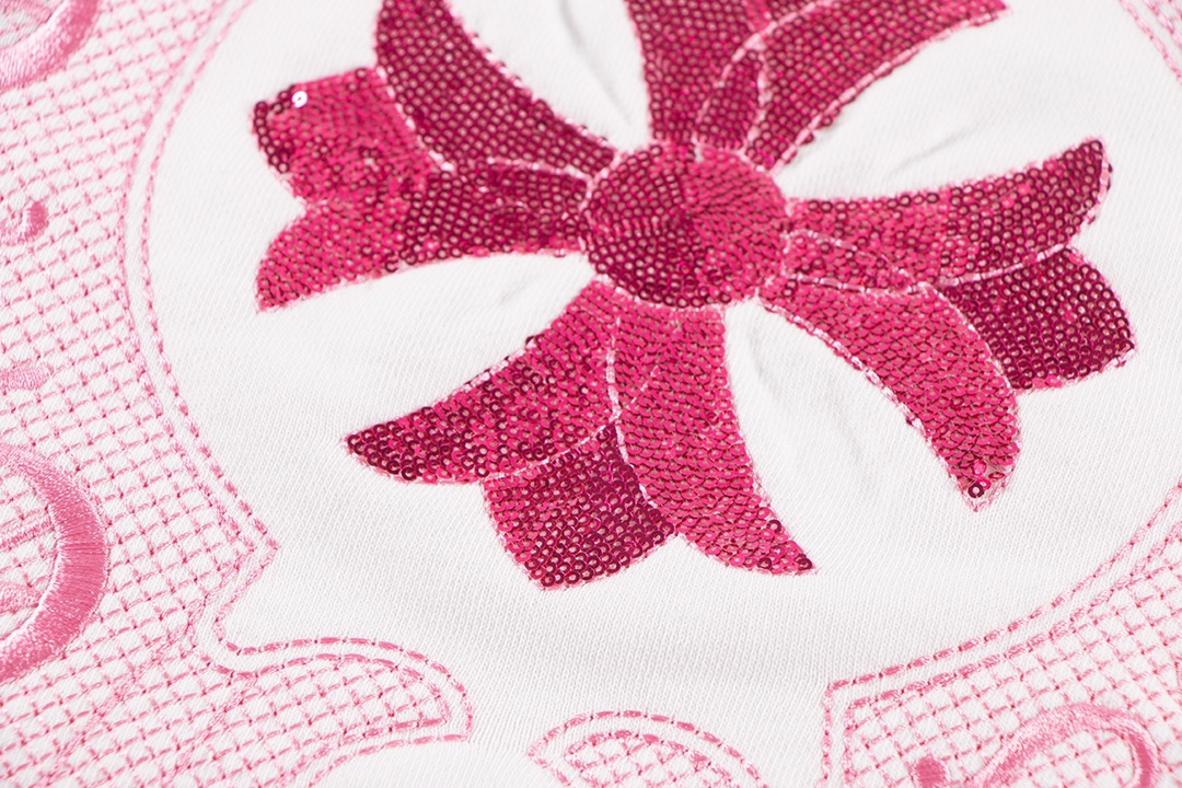 Ch*0me He**ts latest basic crewneck sweatshirt white/pink