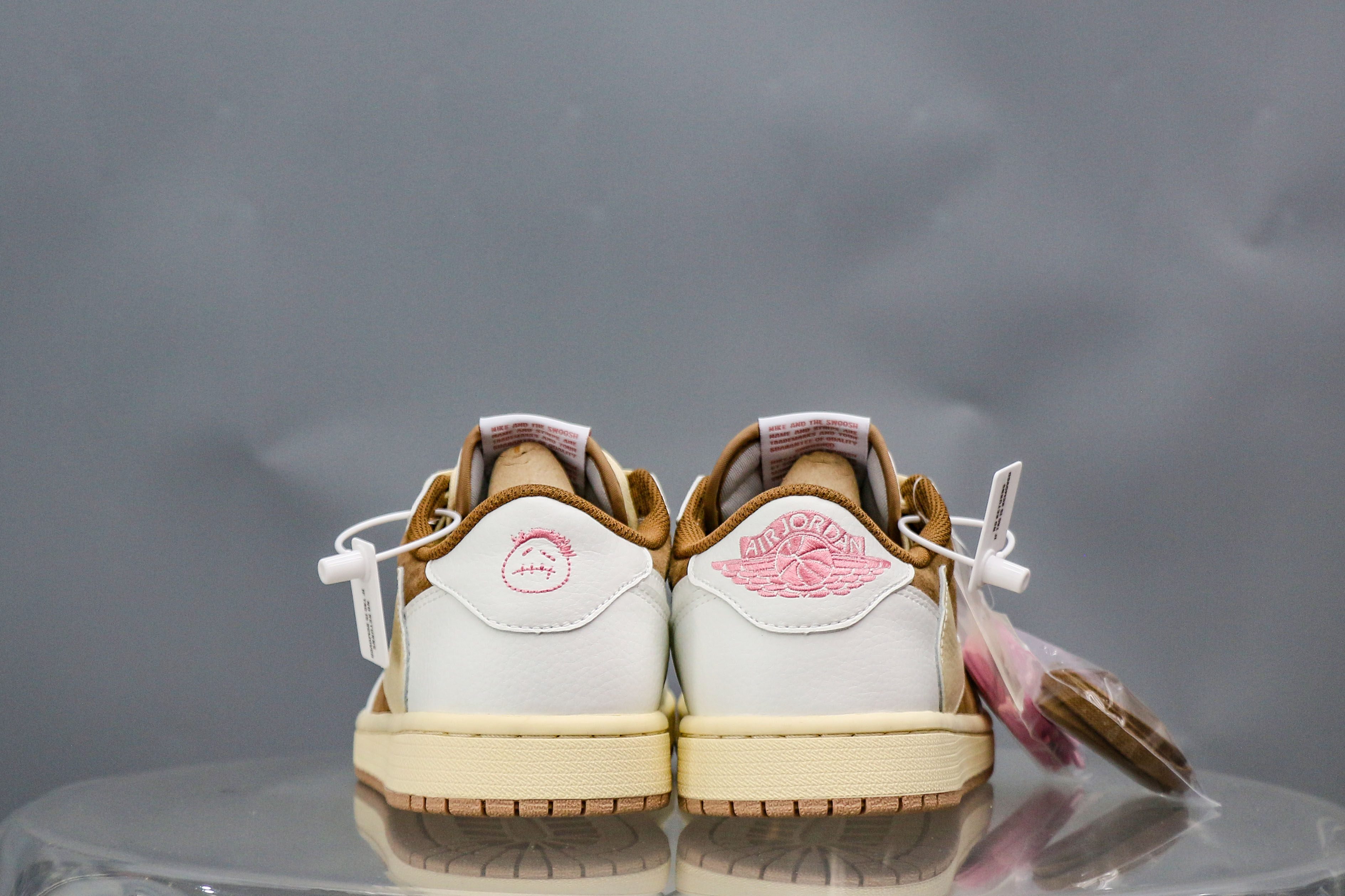 Travis Scott X Air Jordan 1 Low OG Sail / Muslin（A2 Batch)