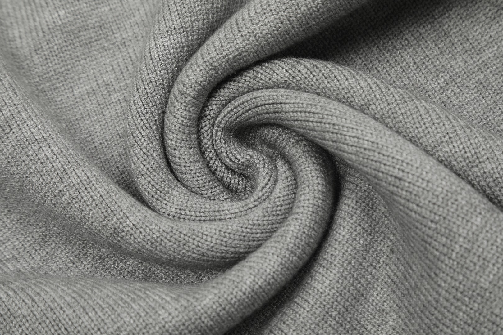 Am1 2024SS classic gray jacquard big heart turtleneck sweater