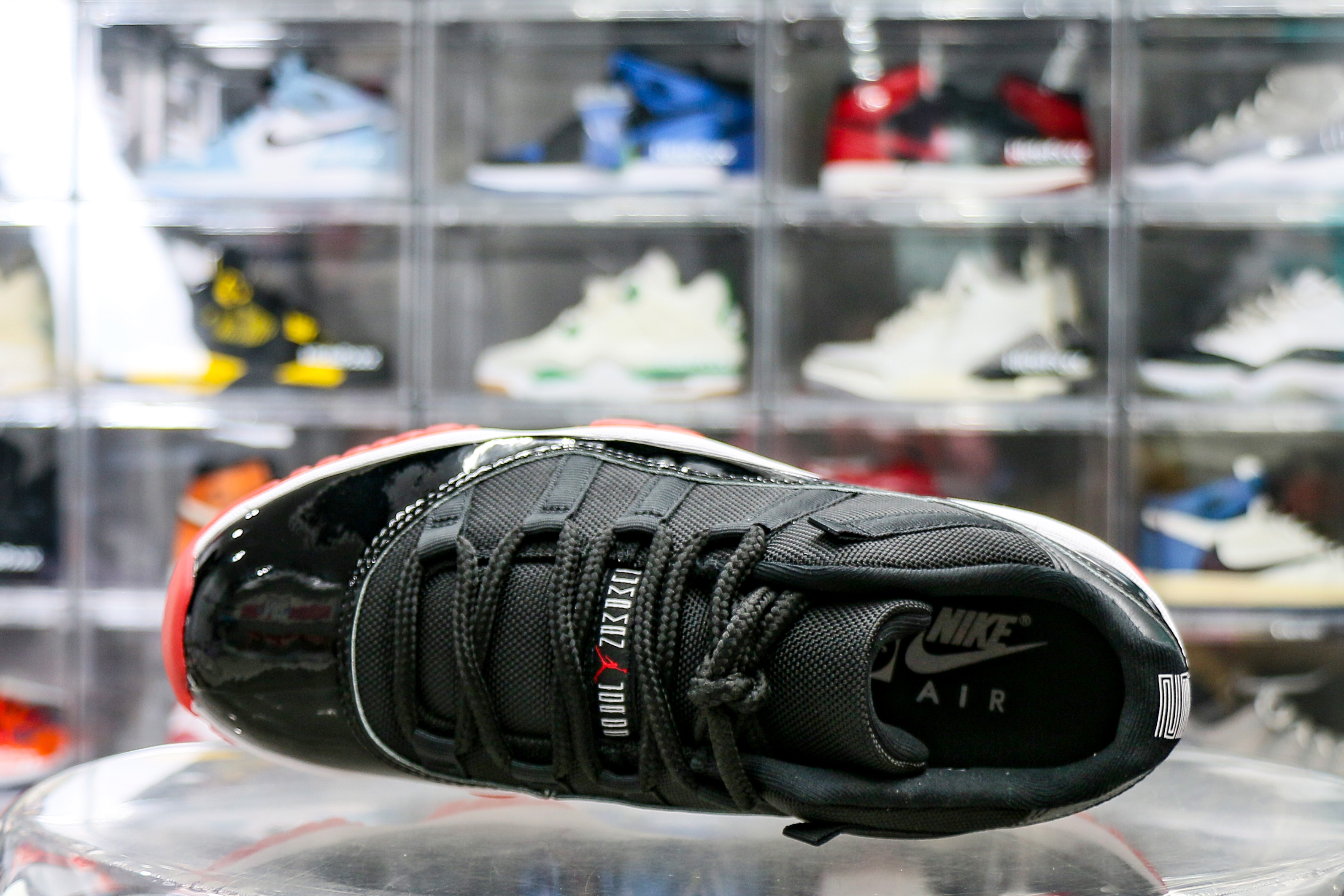 Air Jordan 11 Retro Bred Low 2025 (Ln5 A1)