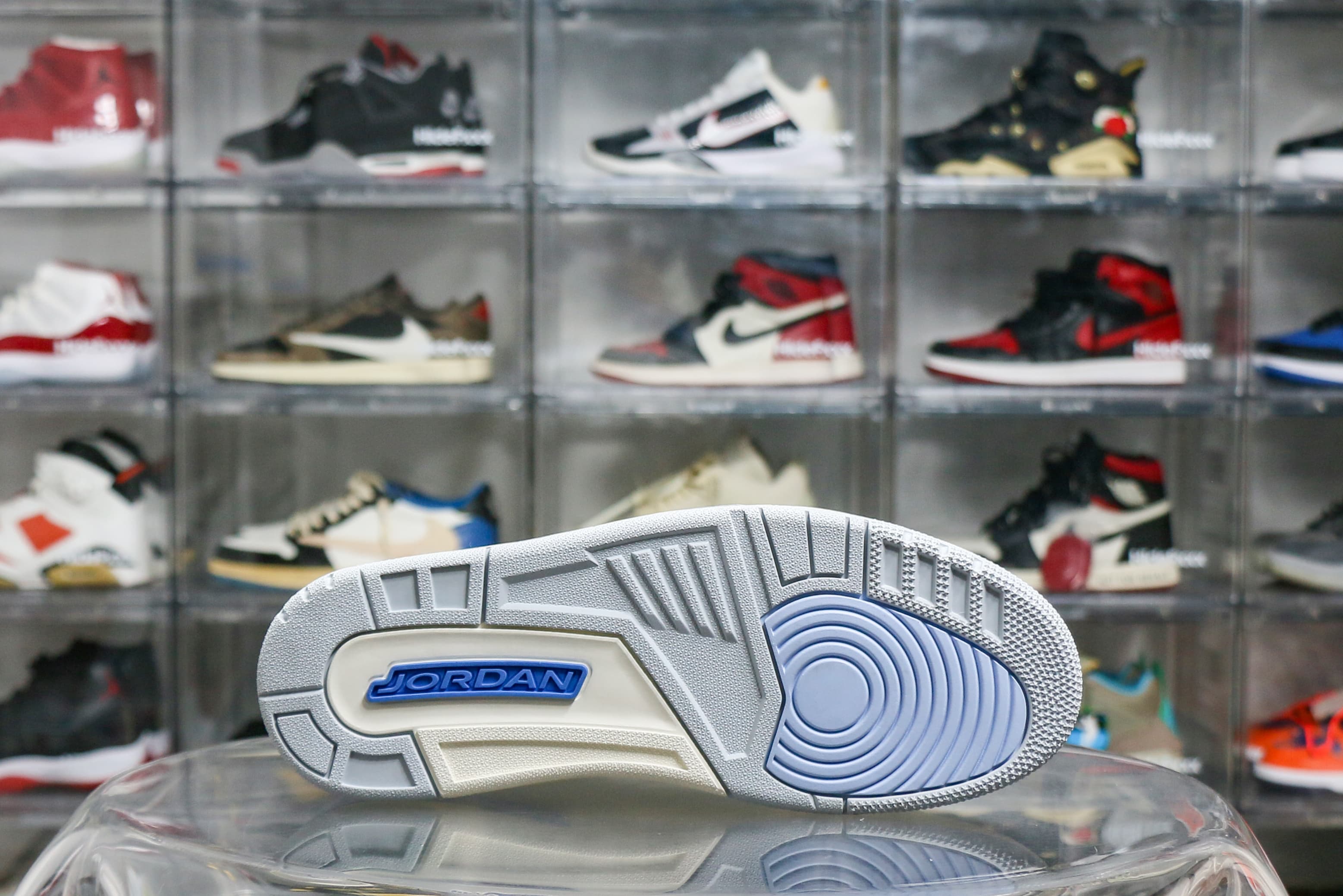 Air Jordan 3 Retro Lucky Shorts 2025