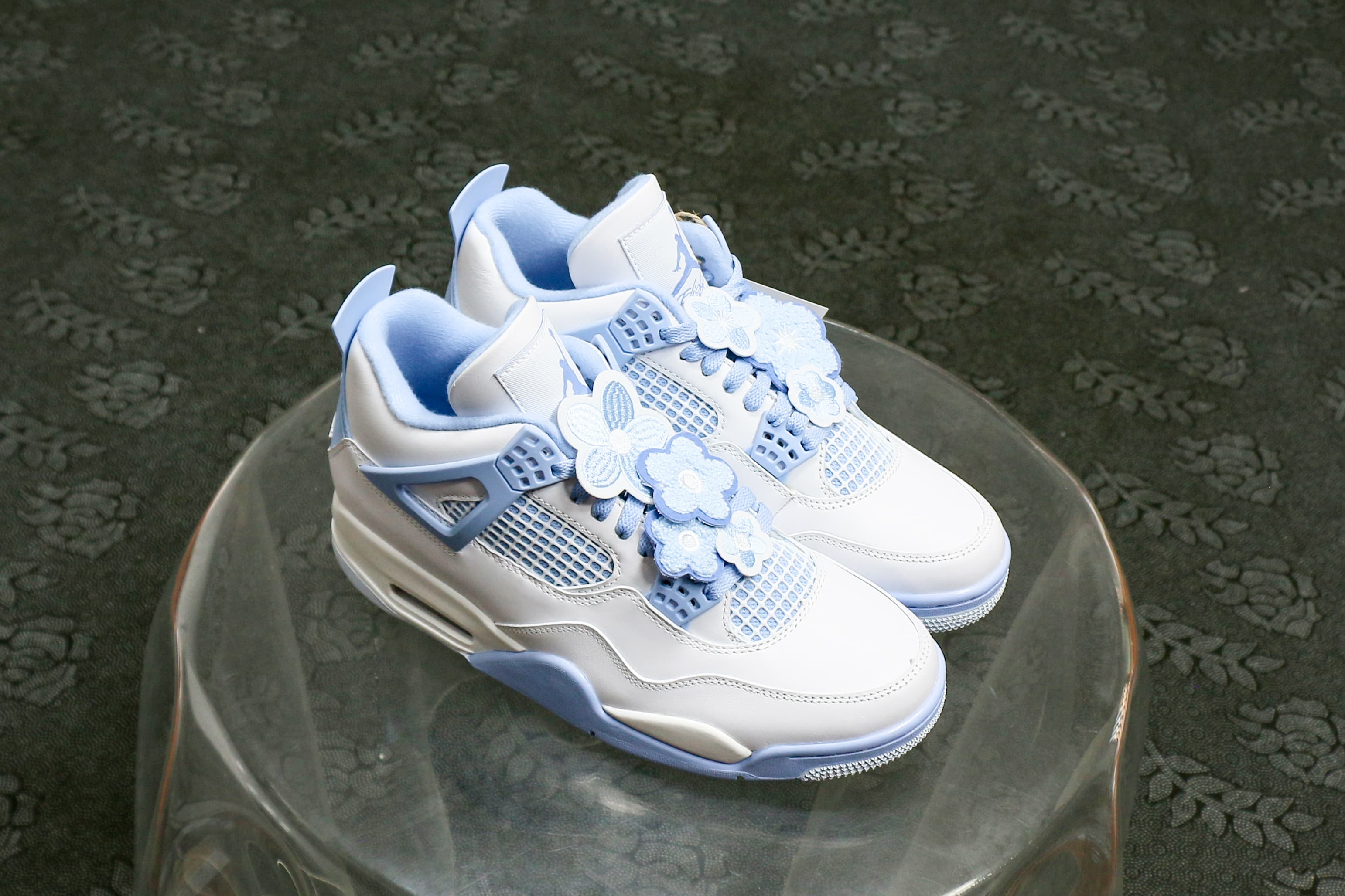 Air Jordan 4 “Forget Me Not / Aluminum”