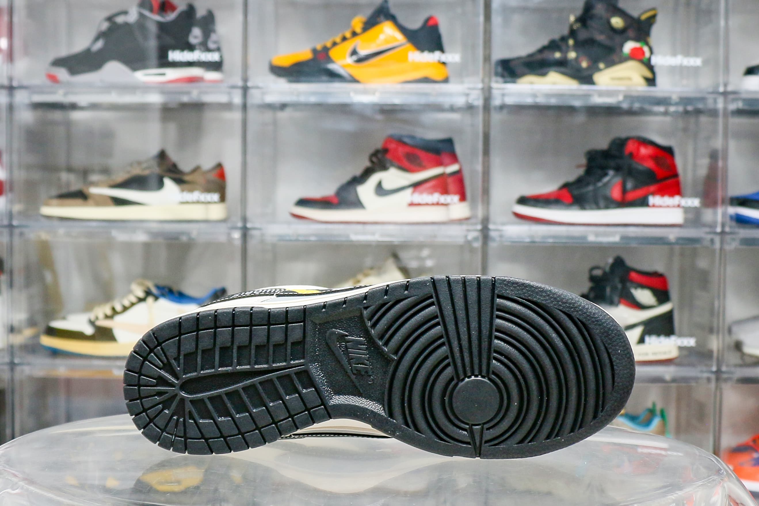 Nike SB Dunk Low x Xiaomi Su7