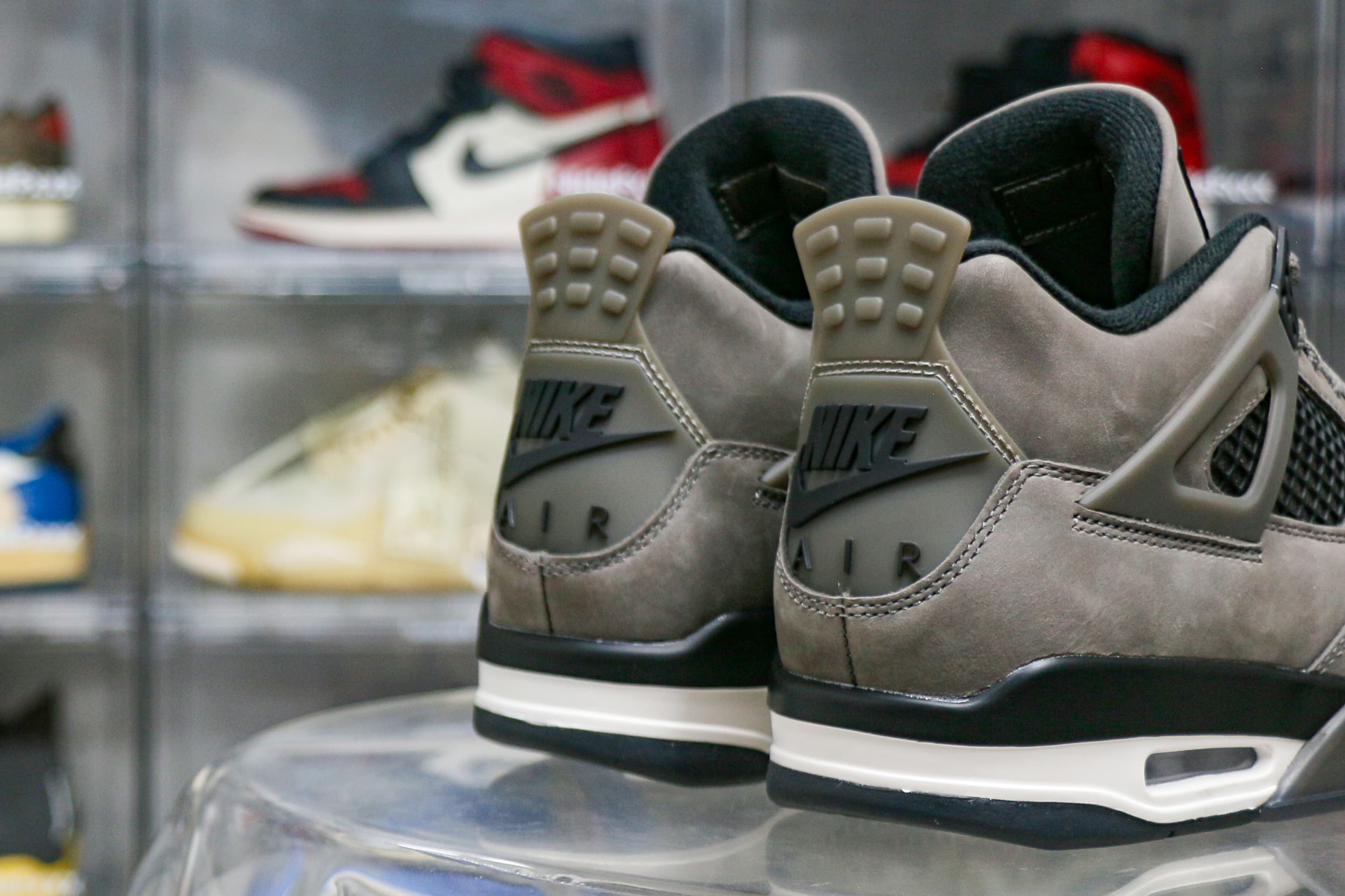 Jordan 4 Retro Cave Stone 2025 (LN5 A1 Batch)