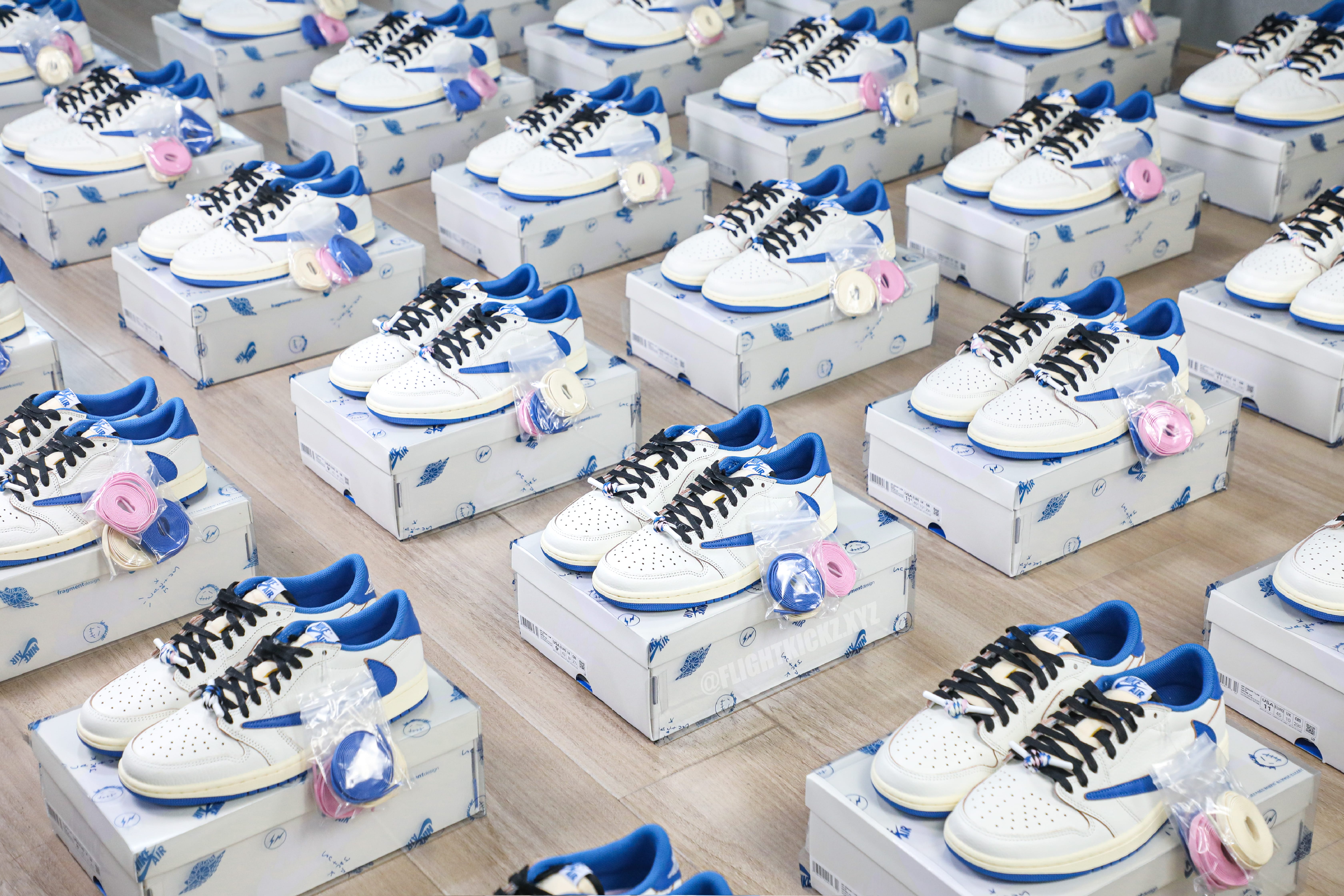 Travis Scott x Fragment x Air Jordan 1 Low OG (Ln5 A1)