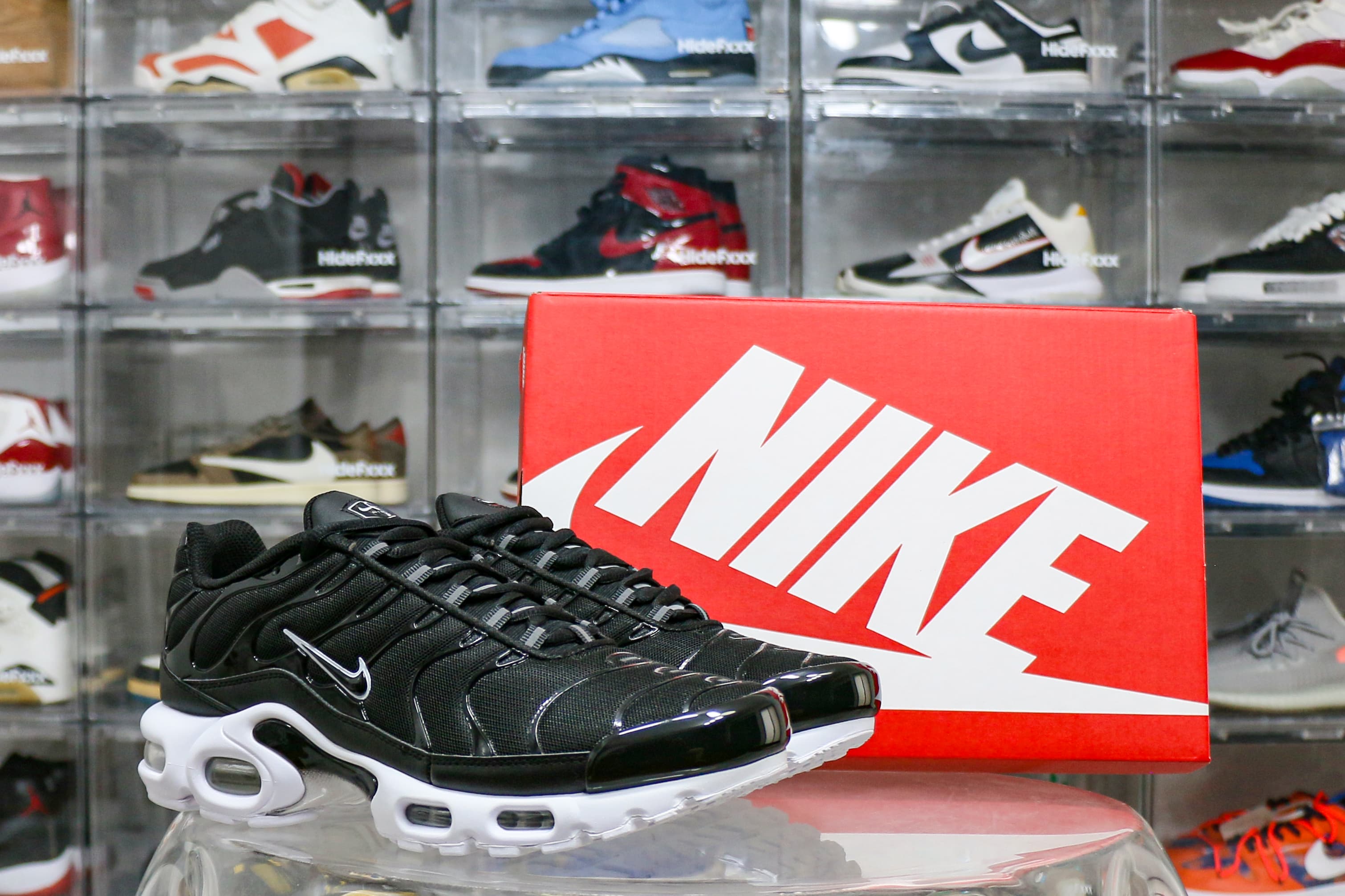 Nike Air Max Plus Black White