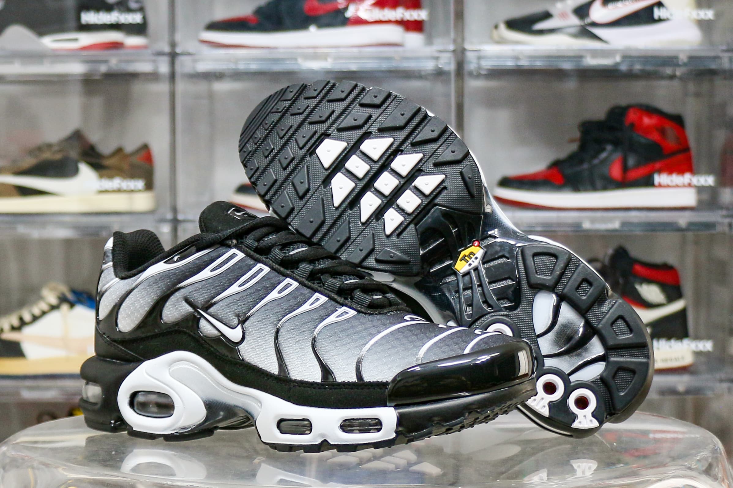Nike Air Max Plus Black Silver White